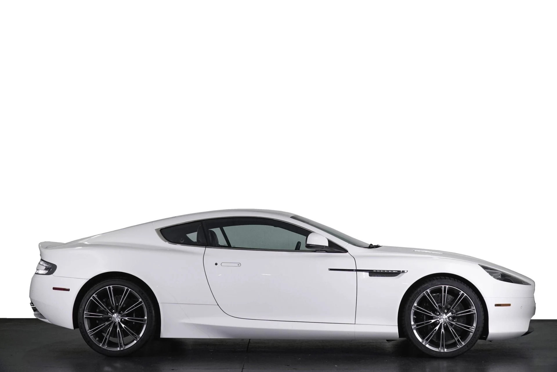 mph015_785551733_Used_2015_Aston_Martin_DB_9_1781892981_31b55e1940