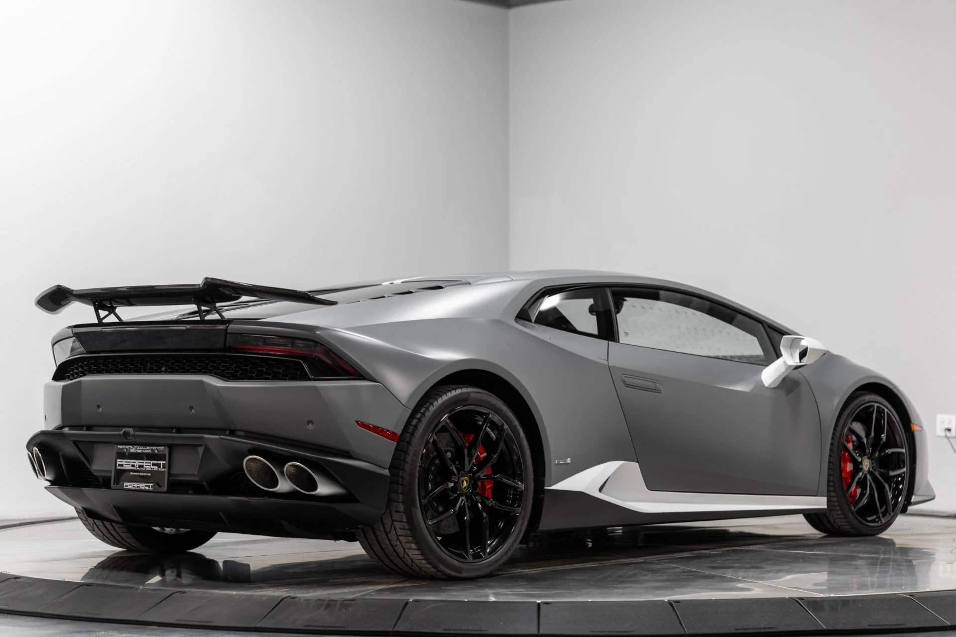mph015_786629414_Used_2017_Lamborghini_Huracan_1765410503_85e56a2b01