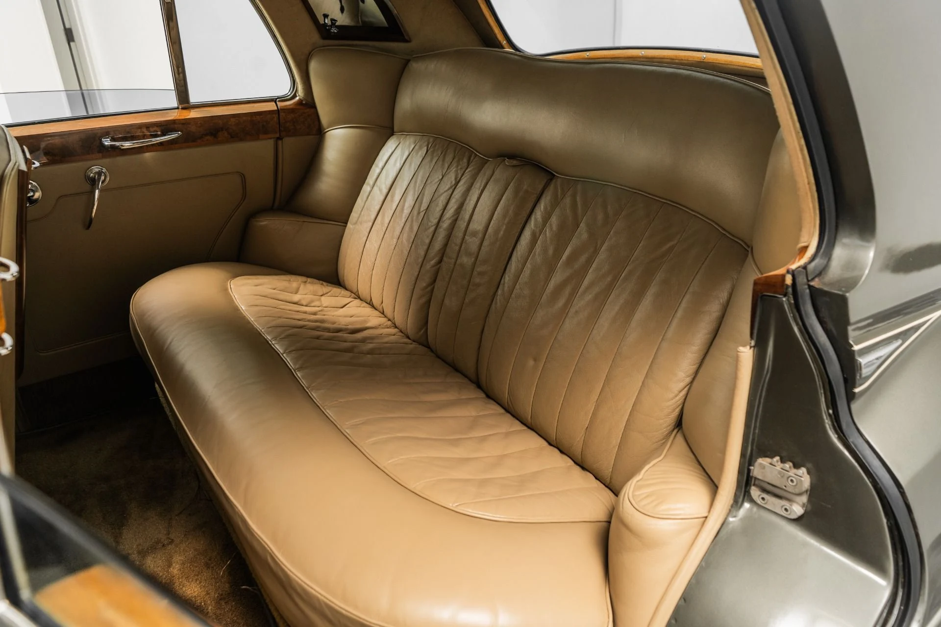 mph015_789740345_Used_1960_Rolls_Royce_Silver_Cloud_II_Old_World_Luxury_Hand_Built_Craftsmanship_1757511500_cc8d45c477