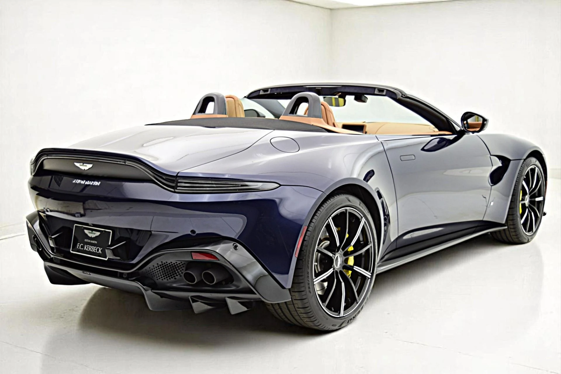 mph015_790636029_Used_2021_Aston_Martin_Vantage_Roadster_1746541466_9221e45f7d