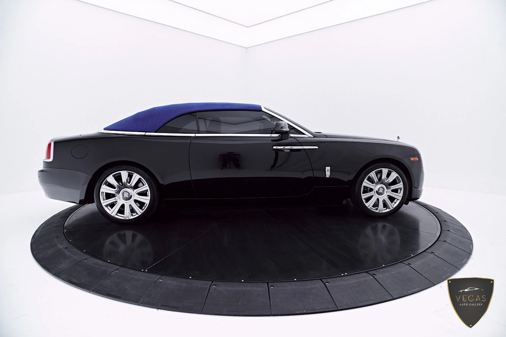 mph015_79229295_Used_2019_Rolls_Royce_Dawn_Base_1782162930_7b6a9bb59e