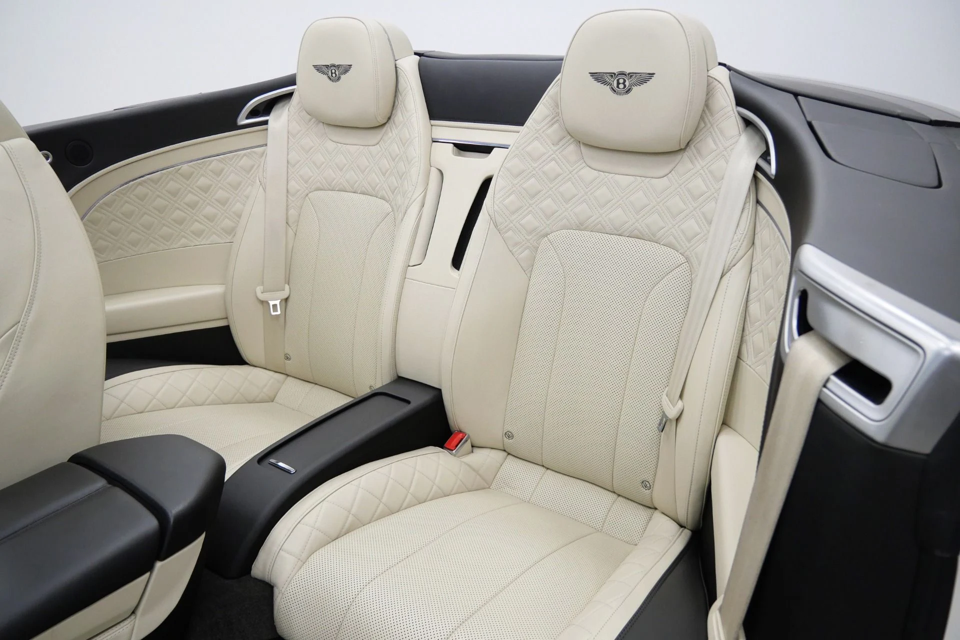 mph015_799095663_Used_2022_Bentley_Continental_GTC_V8_Mulliner_Specification_Front_Seat_Comfort_Specification_1775574655_4669fe1234