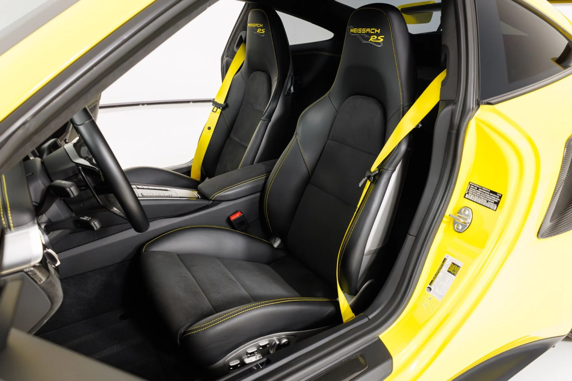 mph015_800067167_Used_2018_Porsche_911_GT_2_RS_1787778675_557a756500