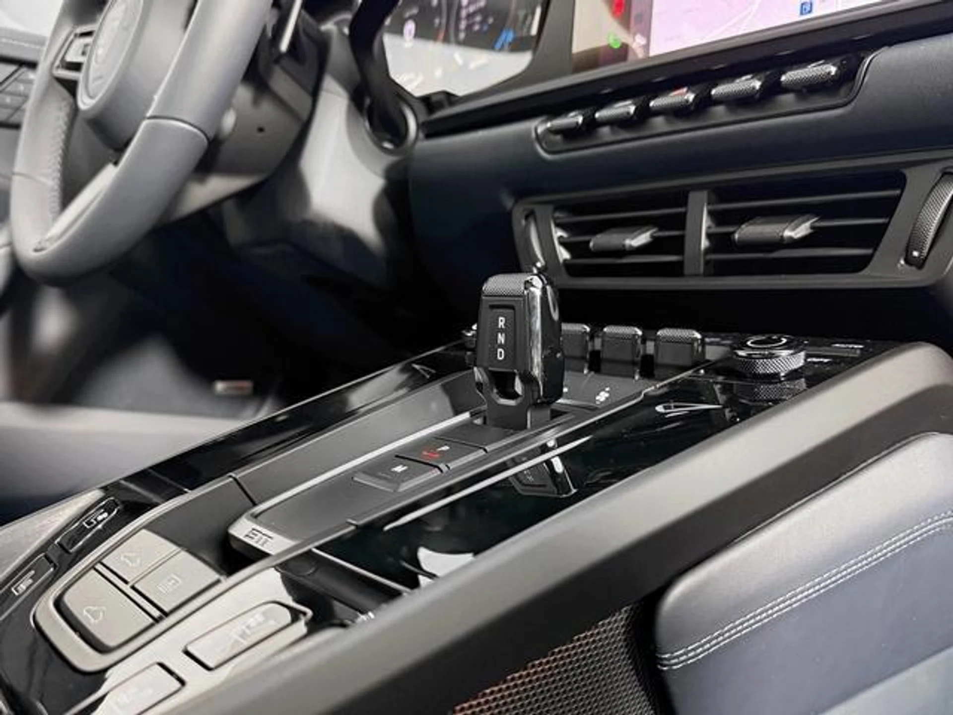 mph015_802798006_et8_L40_JK_Fg_Wd_K_Mu_Rb_Oah_KV_Av_M_f48e94613f