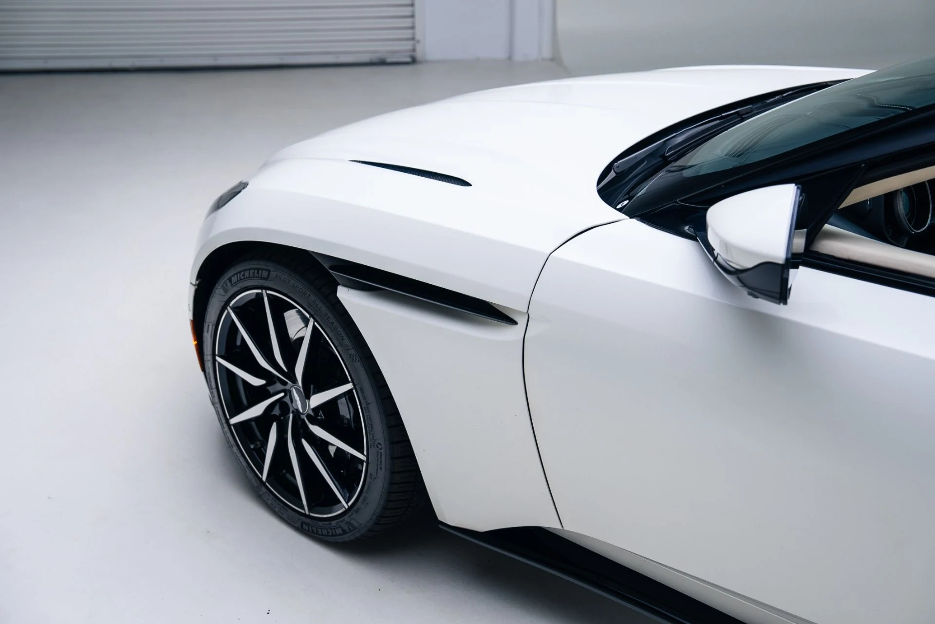 mph015_802896750_Used_2020_Aston_Martin_DB_11_Volante_1764802988_42650cc0d3