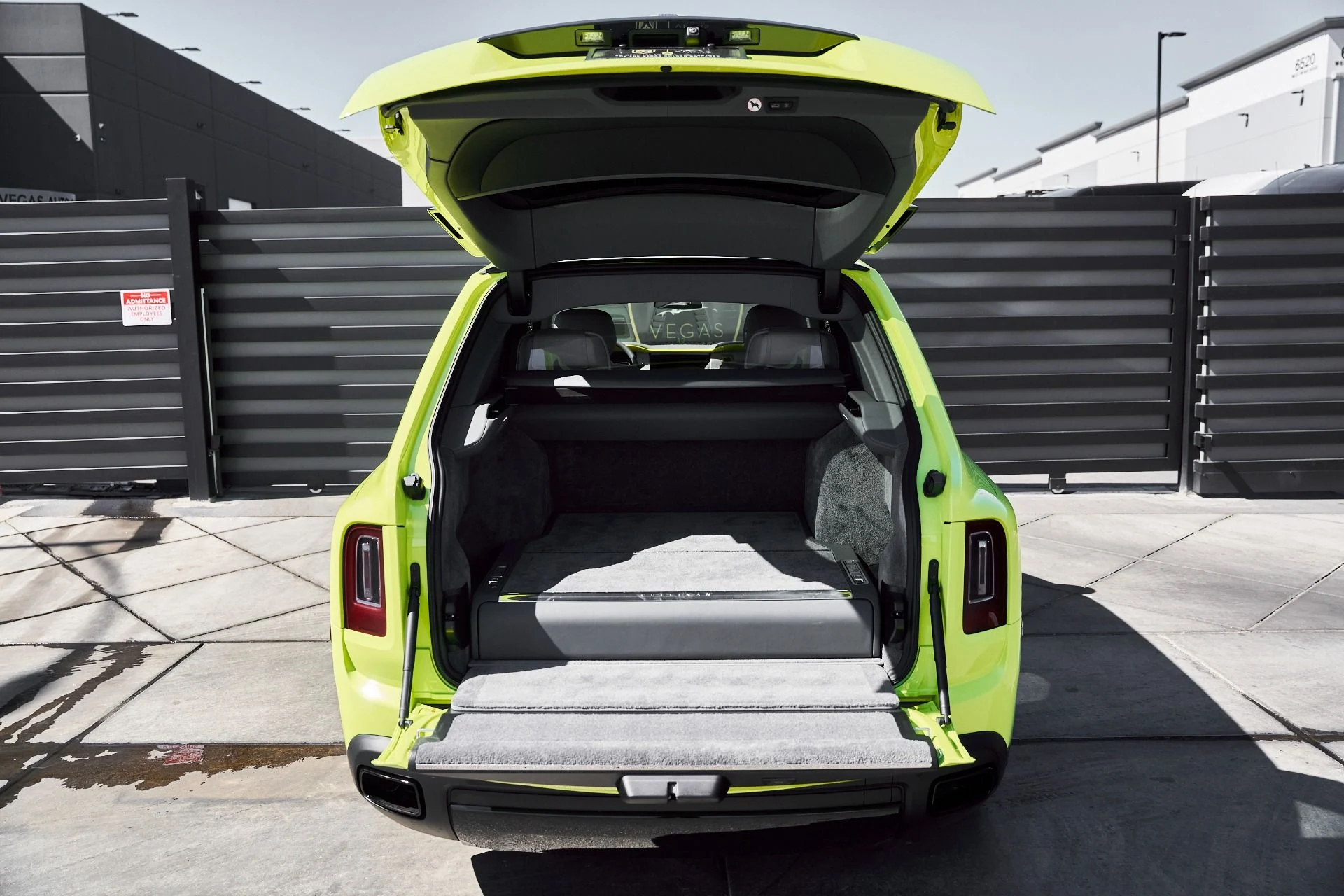 mph015_80502294_Used_2024_Rolls_Royce_Cullinan_Base_1773162570_041e2f6535