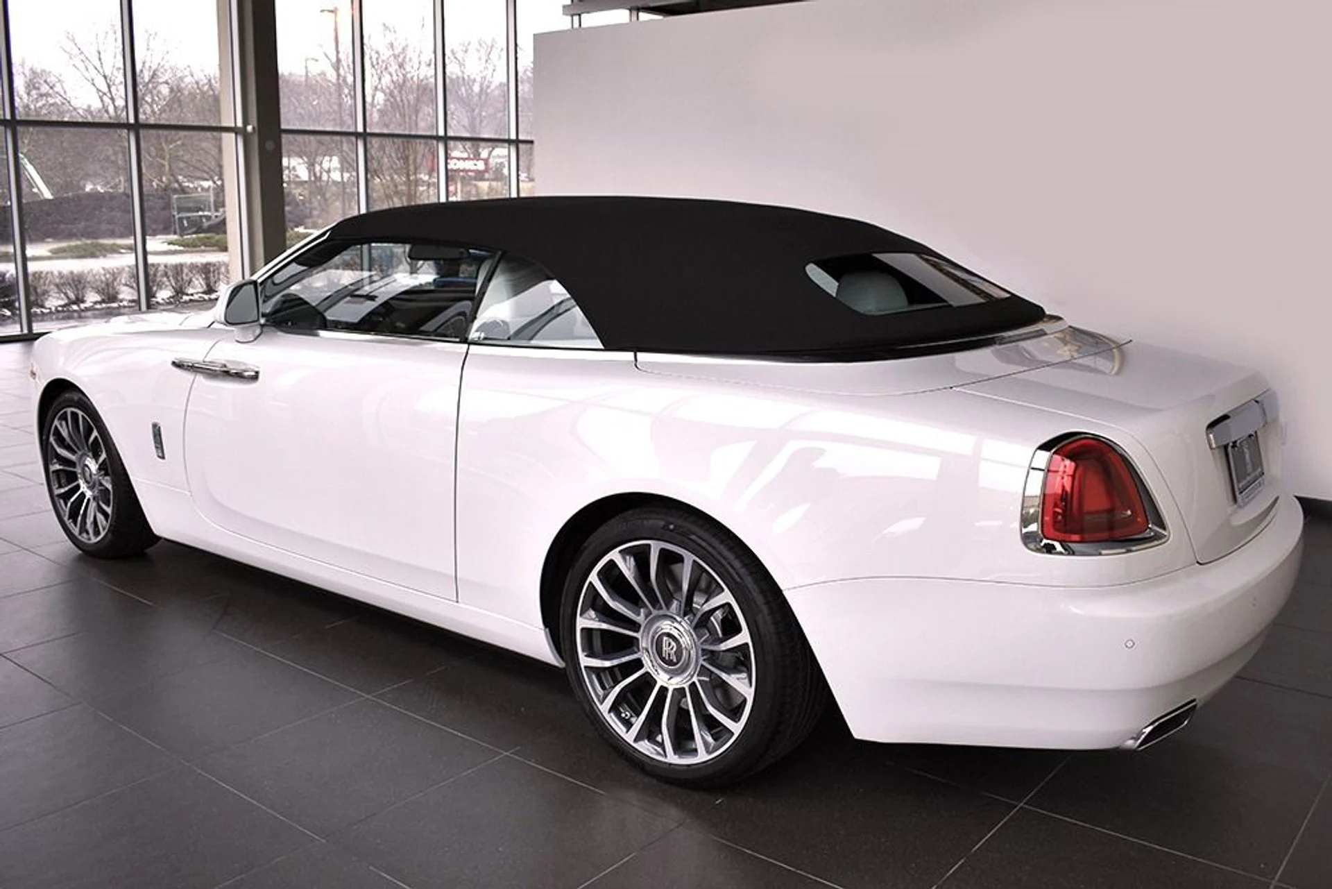 mph015_80661788_Used_2018_Rolls_Royce_Dawn_1528229814_aa638c1b81