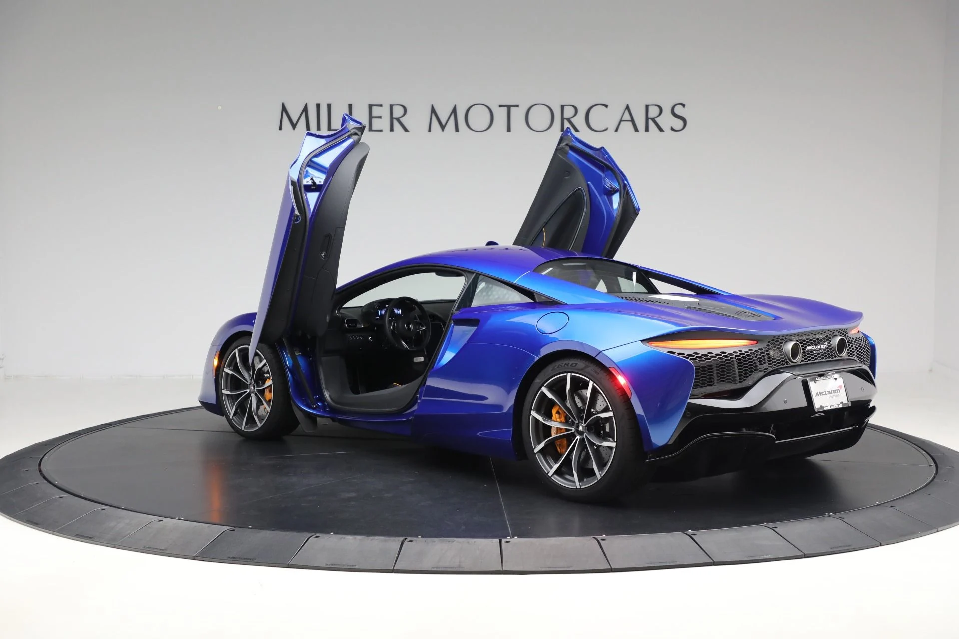 mph015_810768638_Used_2024_Mc_Laren_Artura_Vision_7c1119f207