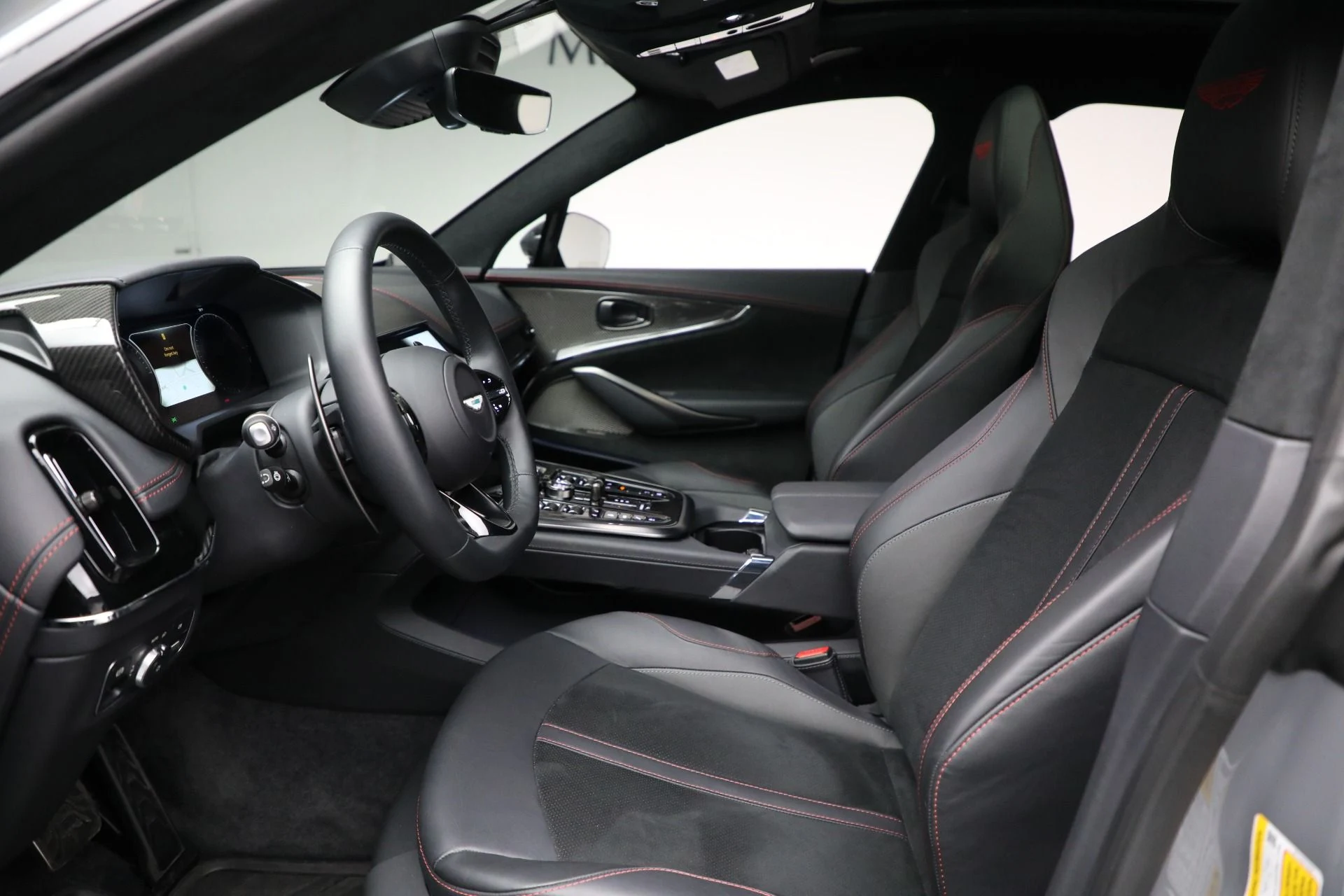 mph015_811559627_New_2025_Aston_Martin_DBX_707_36461be947