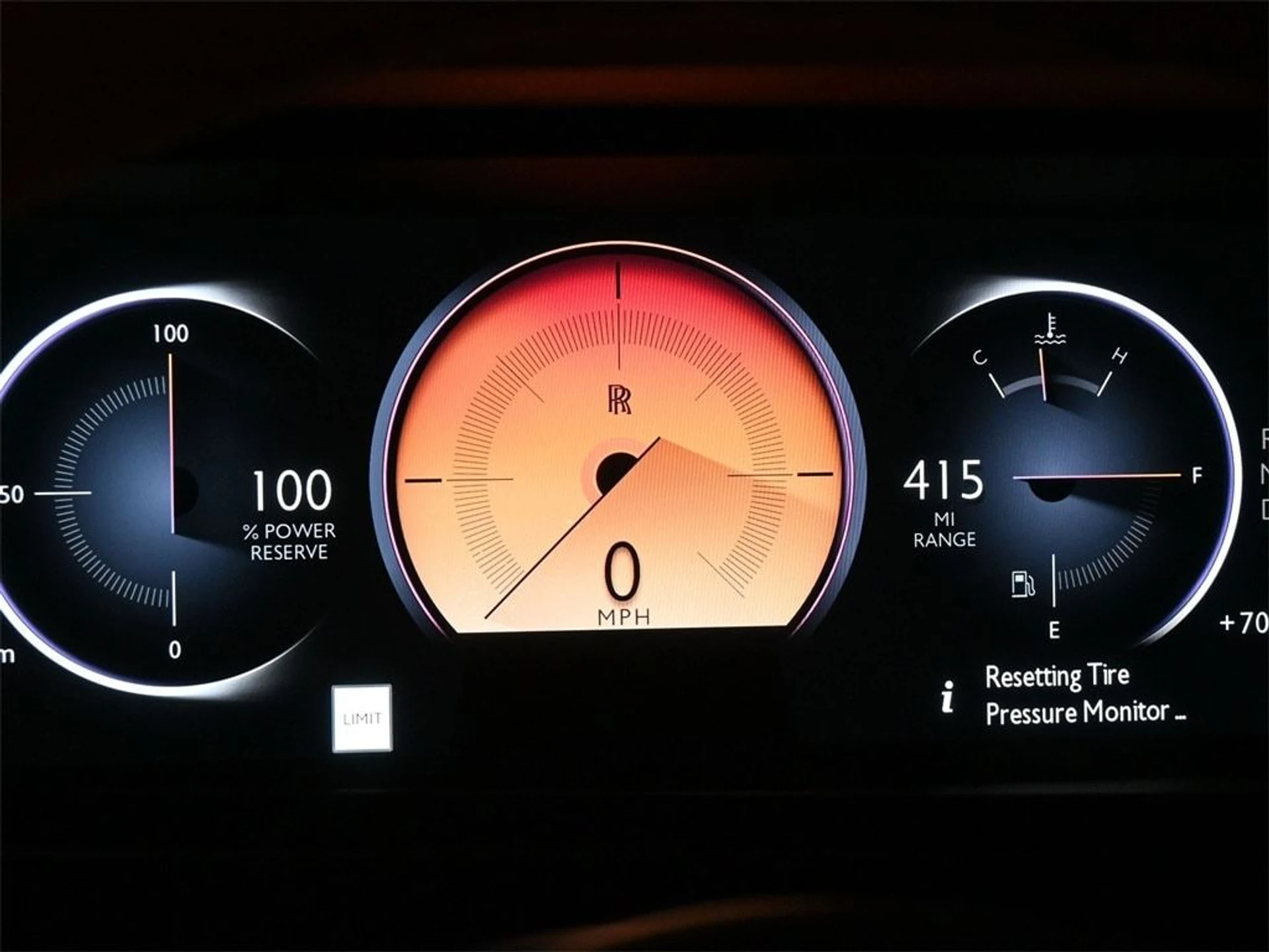 mph015_814160858_c6aad4e306a95bd49b9f297071ea2b7fx_384628dcf2