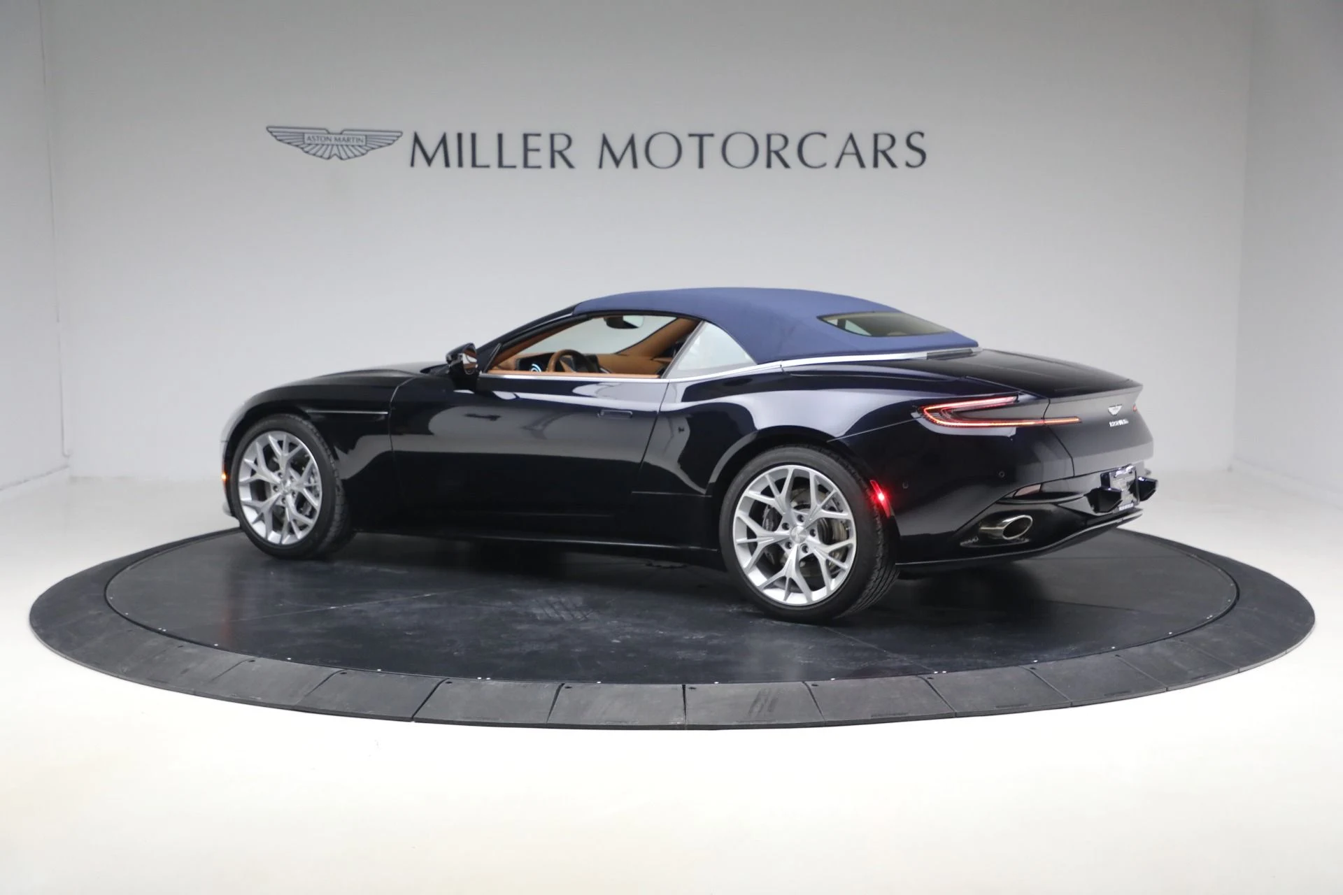 mph015_815327856_Used_2019_Aston_Martin_DB_11_Volante_1770764888_ddd06dd690