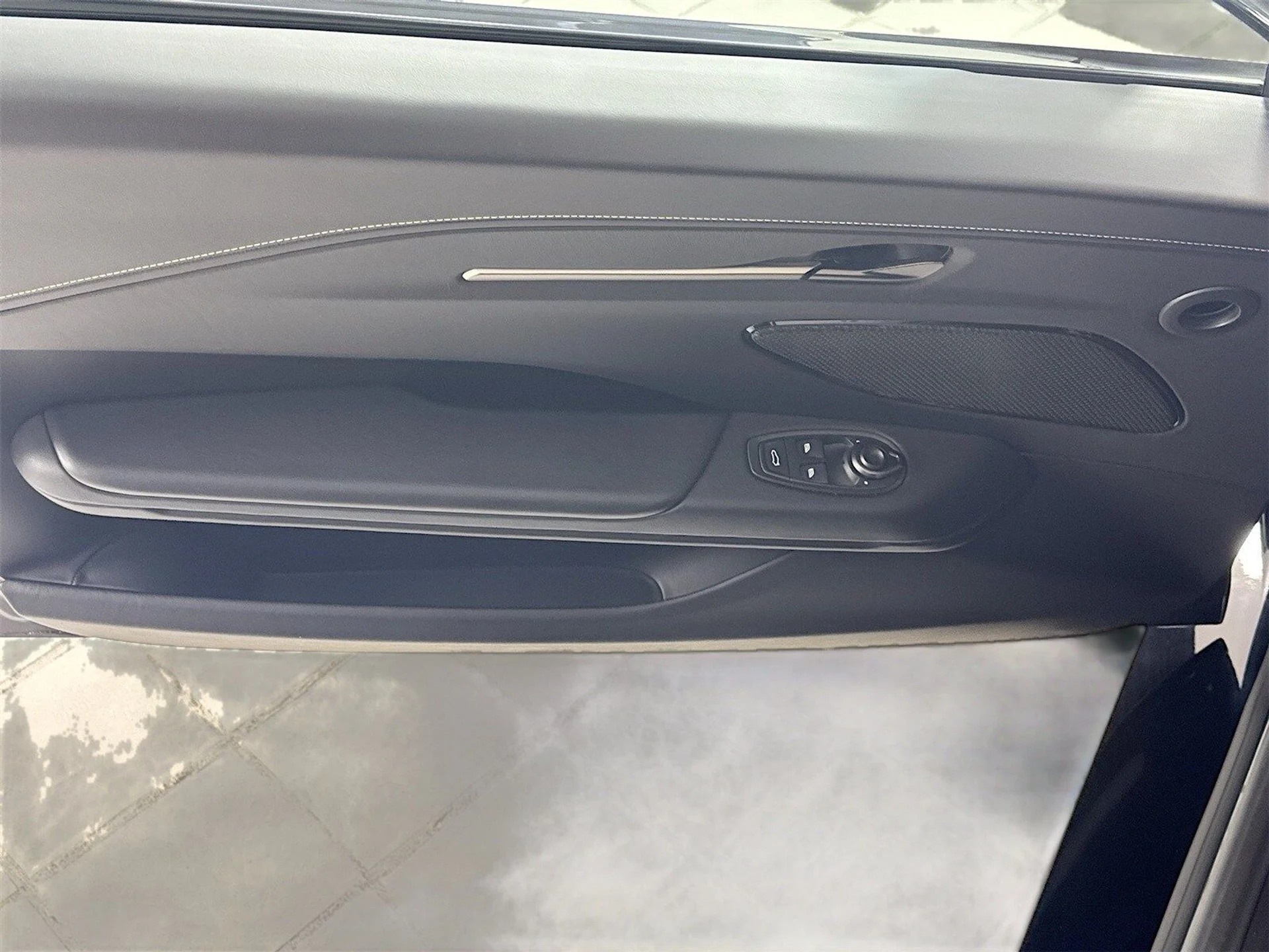 mph015_817988443_6be3e5fe735e79e81024d7b212b8903bx_e0896812a9