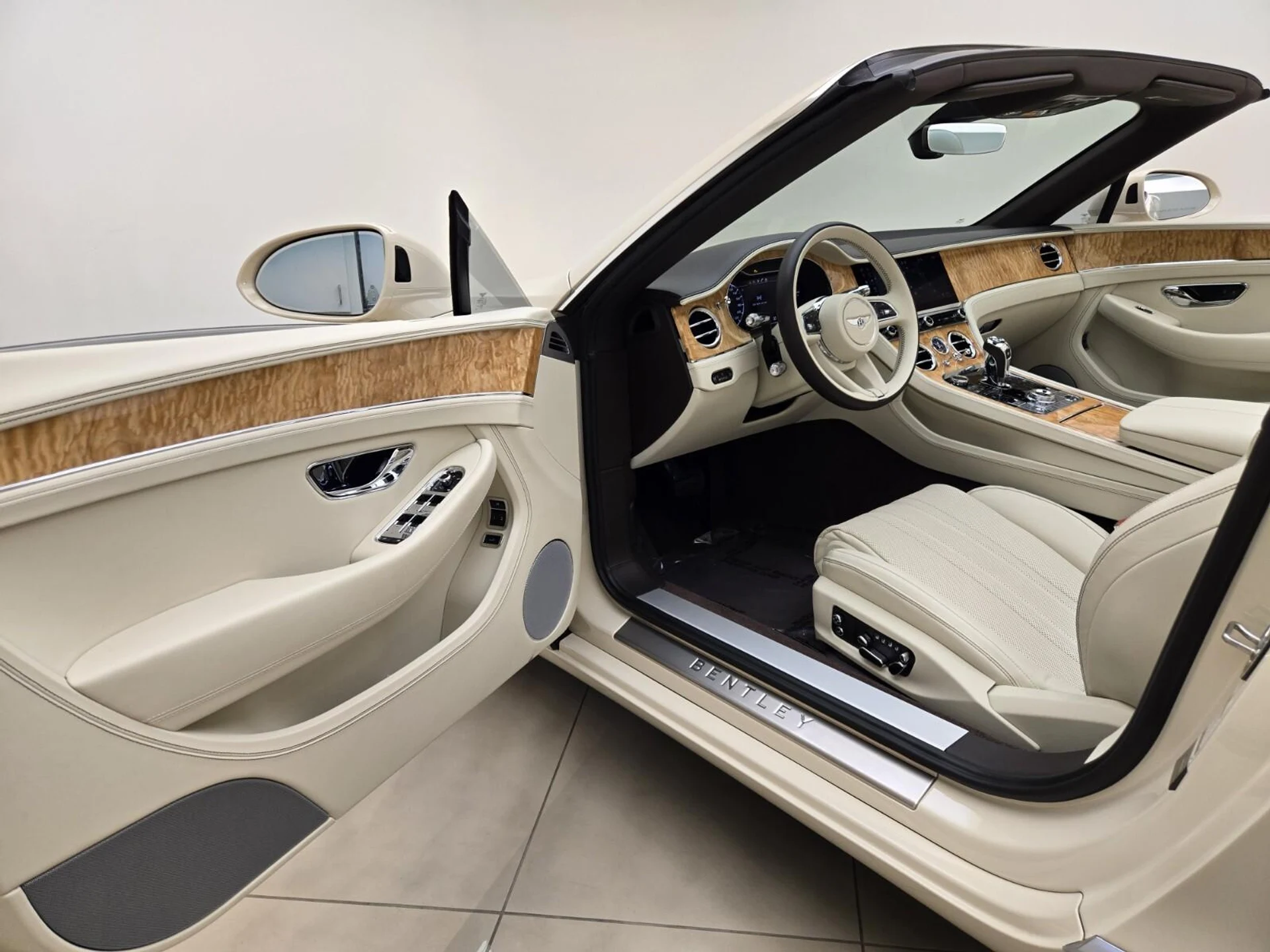 mph015_820585089_Used_2023_Bentley_Continental_GTC_V8_1761030101_692a5add70