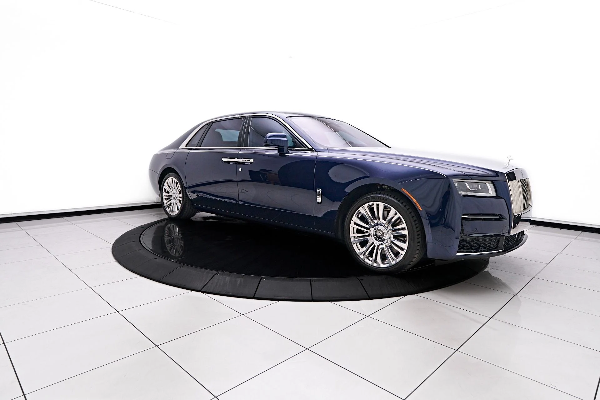 mph015_833890481_Used_2023_Rolls_Royce_Ghost_1755200436_60a42d26e8