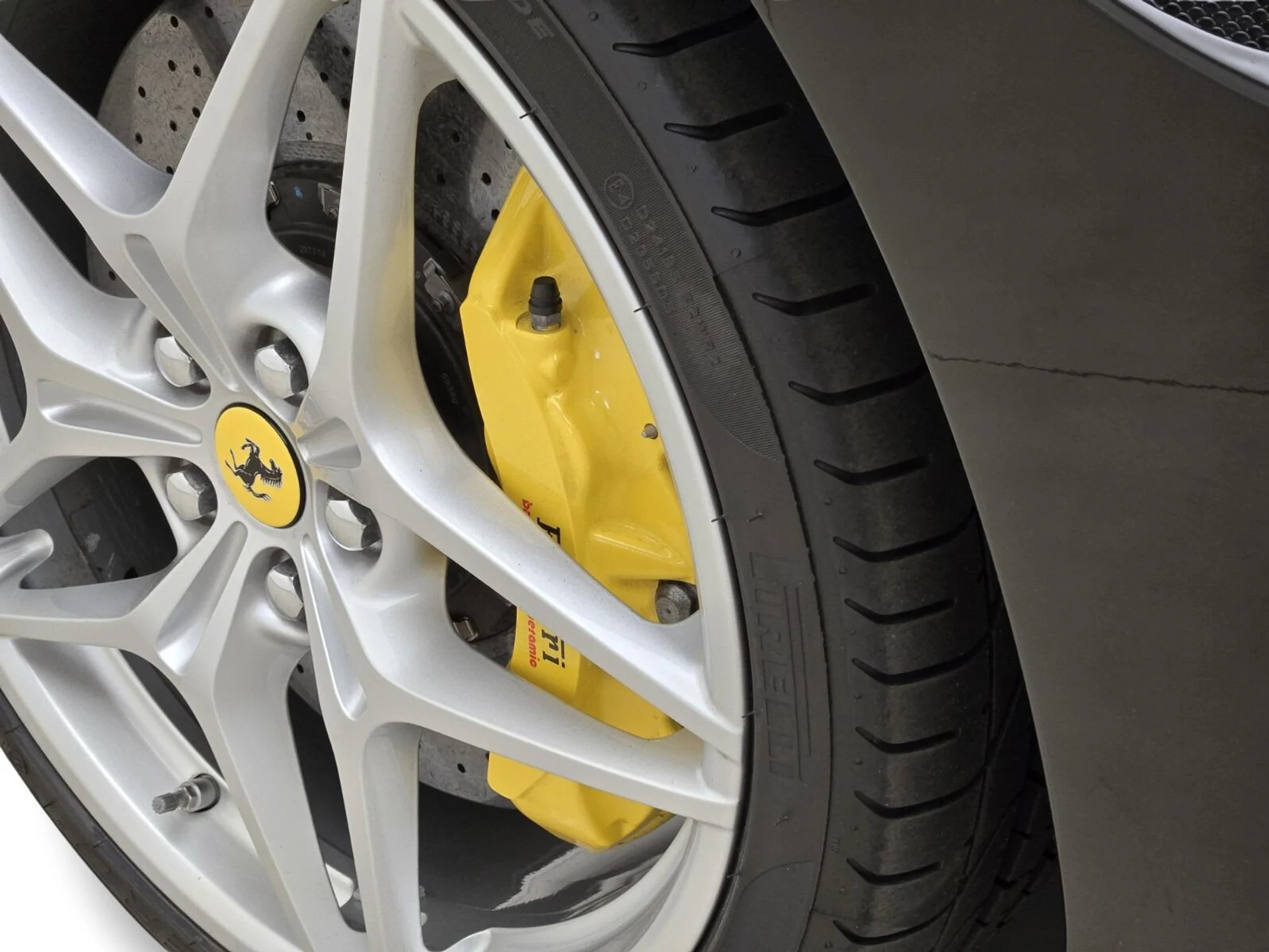 mph015_838490094_Used_2016_Ferrari_California_T_1762498857_36ed10aec3