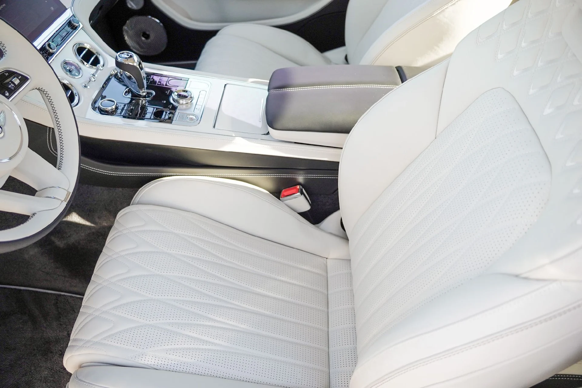 mph015_841295415_Hi_Tech_Luxury_Imports_LLC_SCBCP_2_ZG_7_TC_025259_image_15_61a194ea53