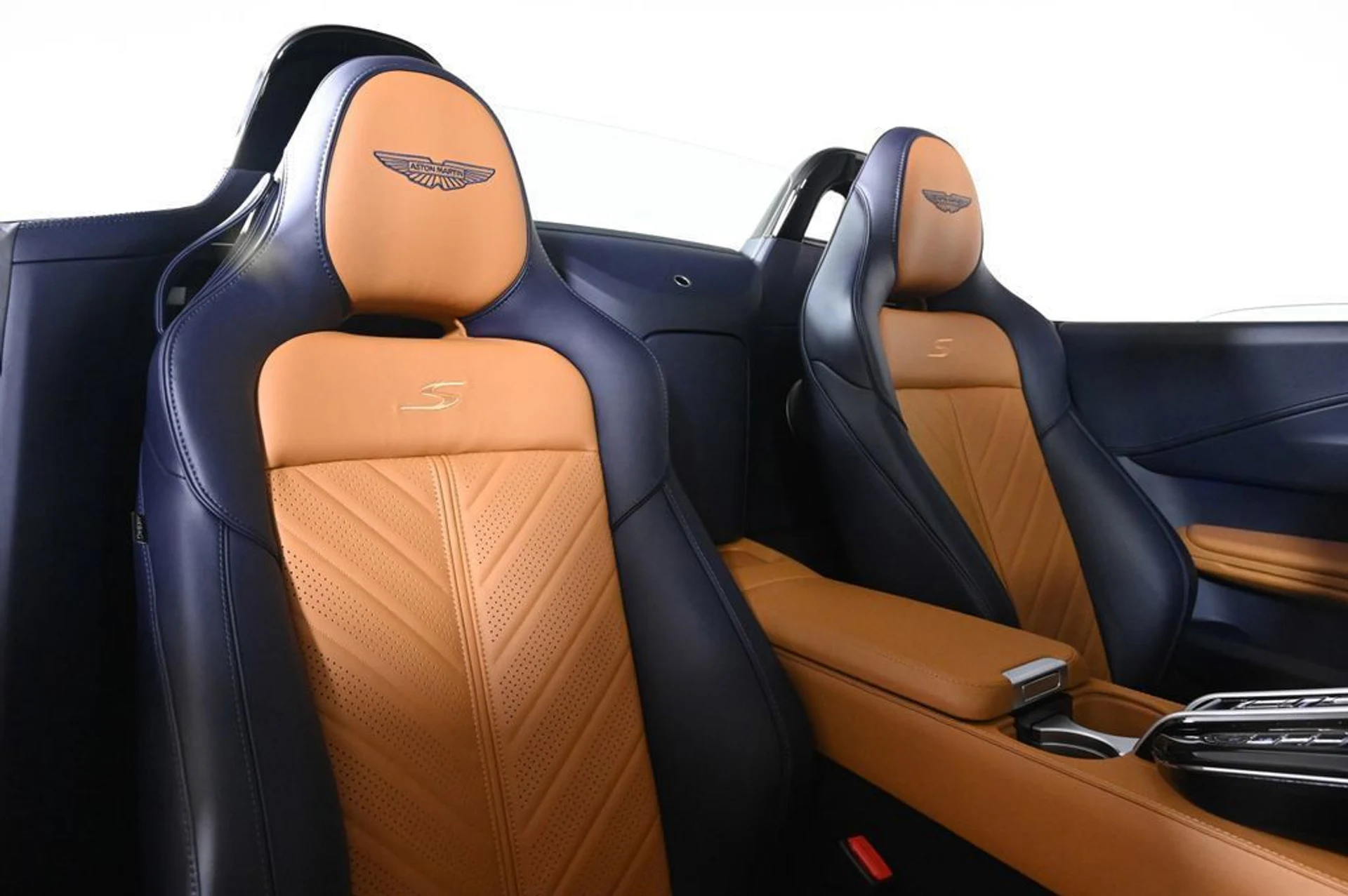 mph015_841658981_new_2026_aston_martin_vantage_sroadster_11350_23021666_16_1024_ac657d4977
