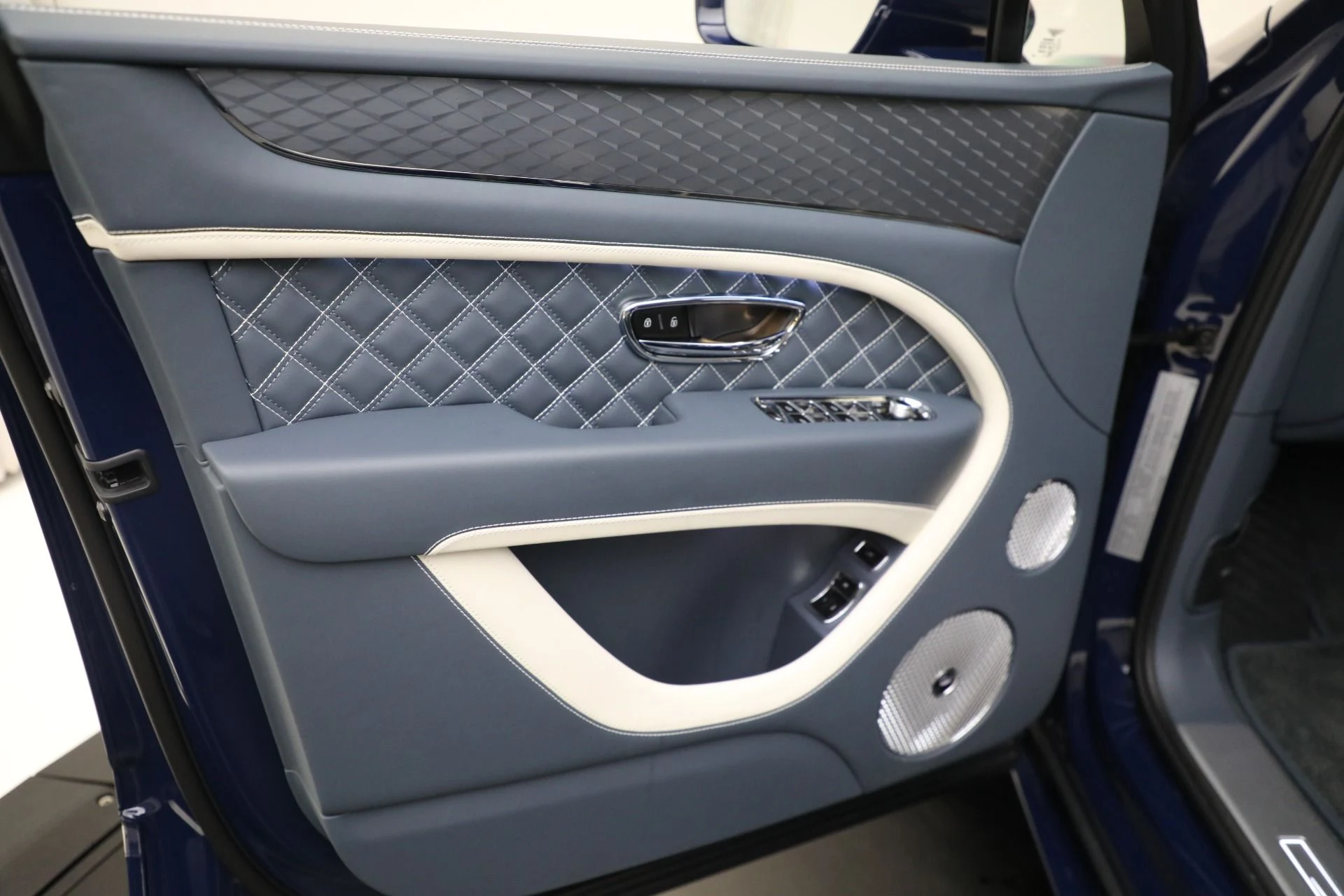 mph015_842023585_Used_2023_Bentley_Bentayga_Speed_4ecb1ca129