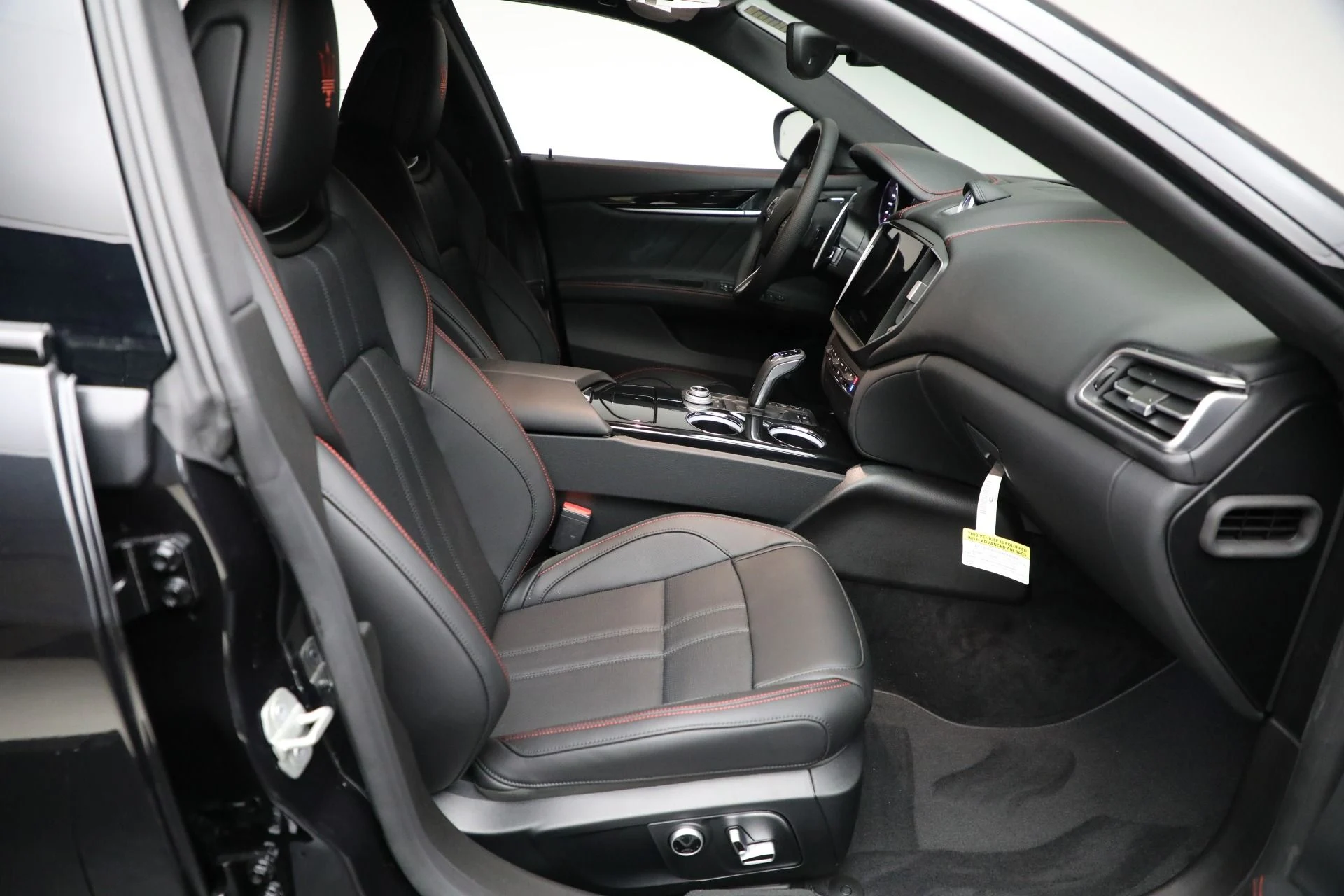 mph015_844481095_New_2024_Maserati_Ghibli_Modena_Ultima_Q4_d0b0e4e3ed