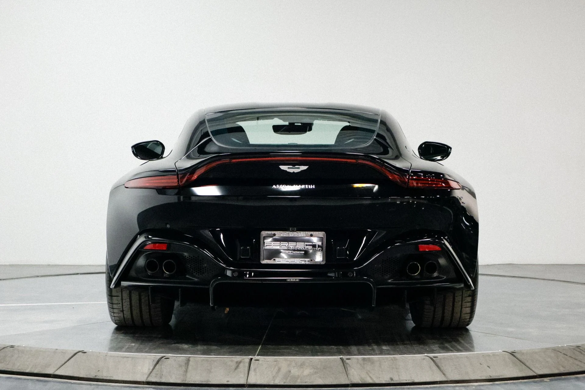 mph015_845278013_Used_2019_Aston_Martin_Vantage_1760536452_803ed01071