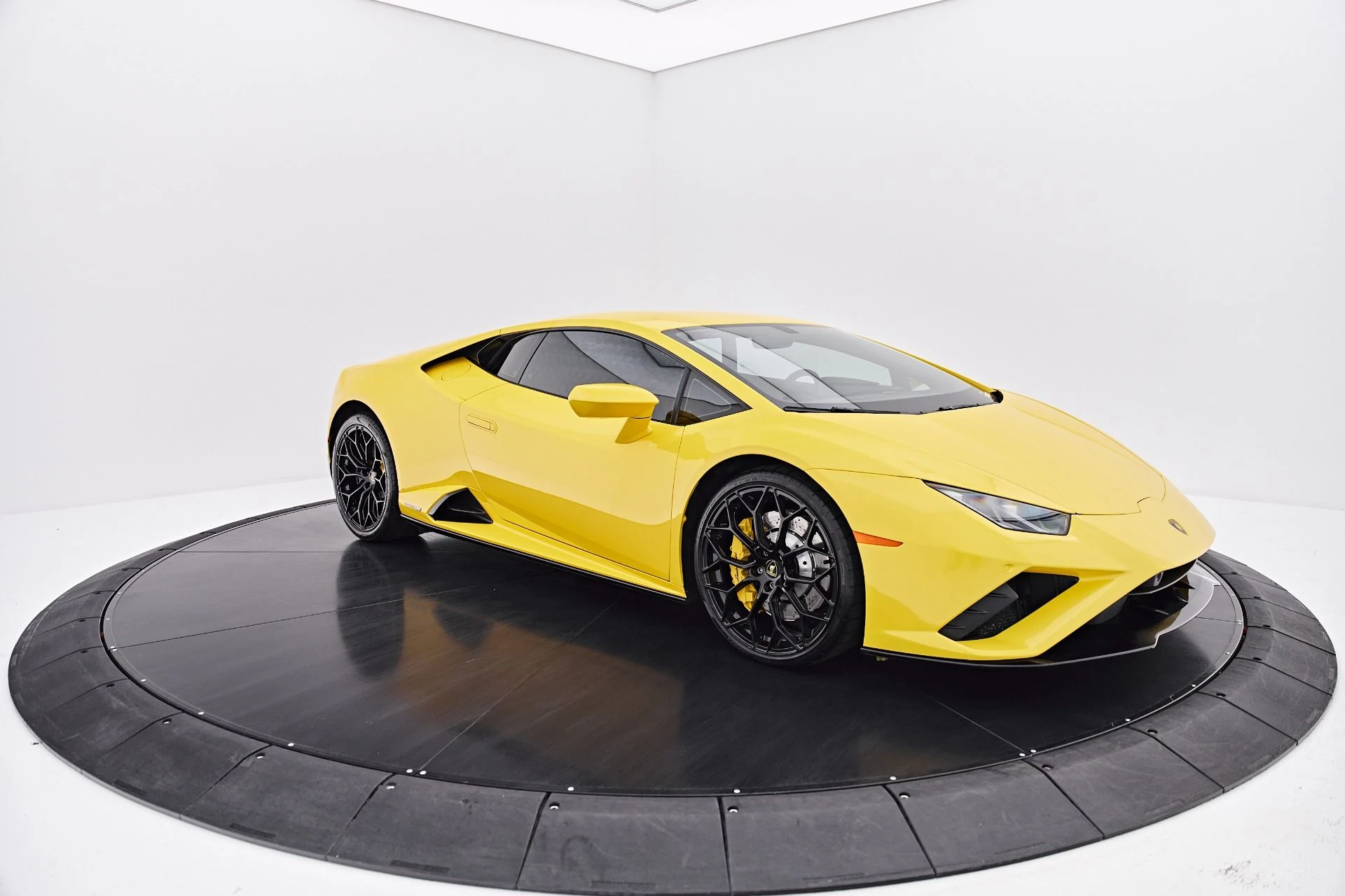 mph015_848495789_Used_2022_Lamborghini_Huracan_EVO_Base_1787357802_c796d81508
