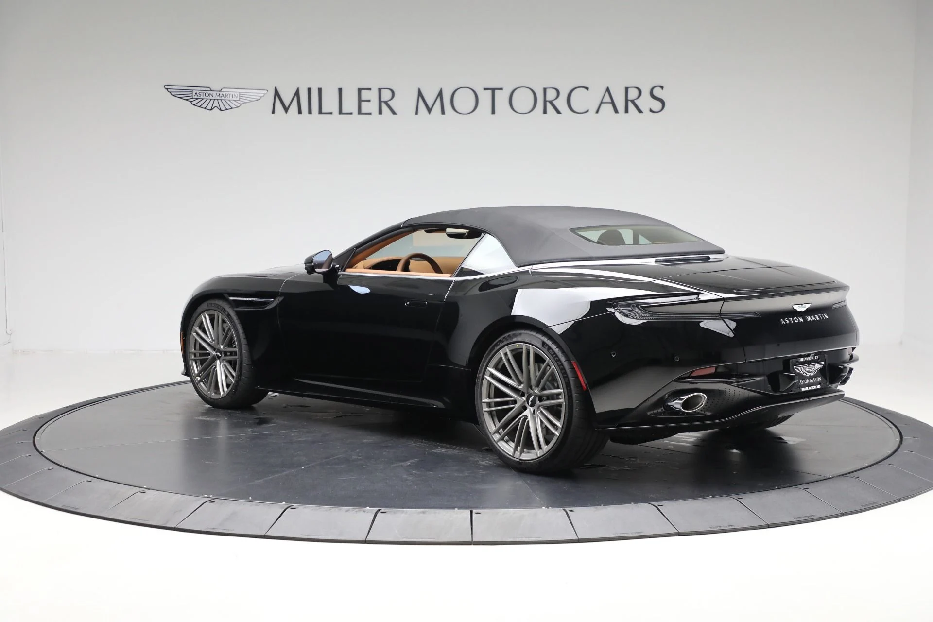 mph015_852203230_New_2025_Aston_Martin_DB_12_Volante_016d7cc50c