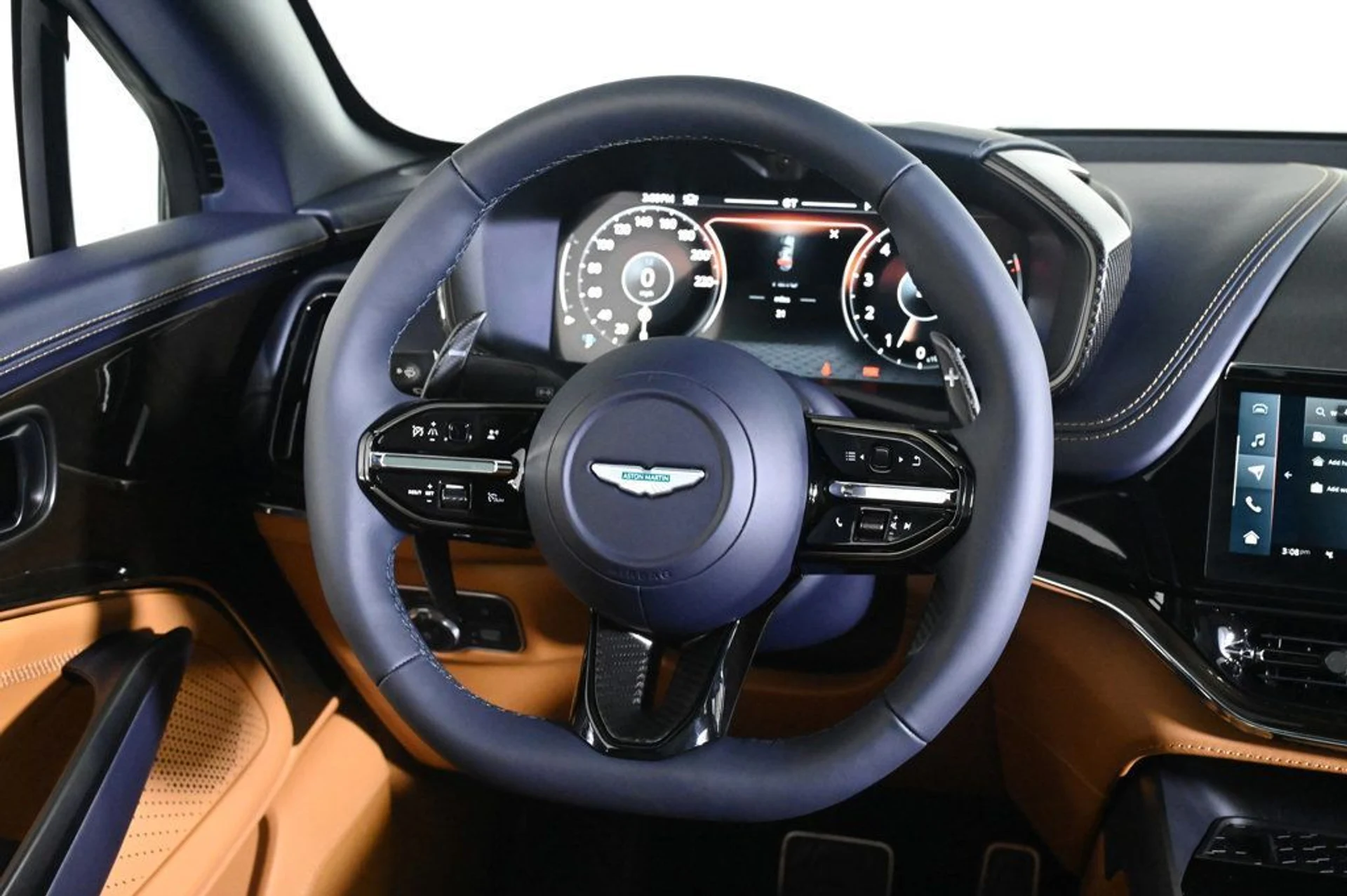 mph015_852633293_new_2026_aston_martin_dbx_707awd_11350_22970164_15_1024_51e1c4643b