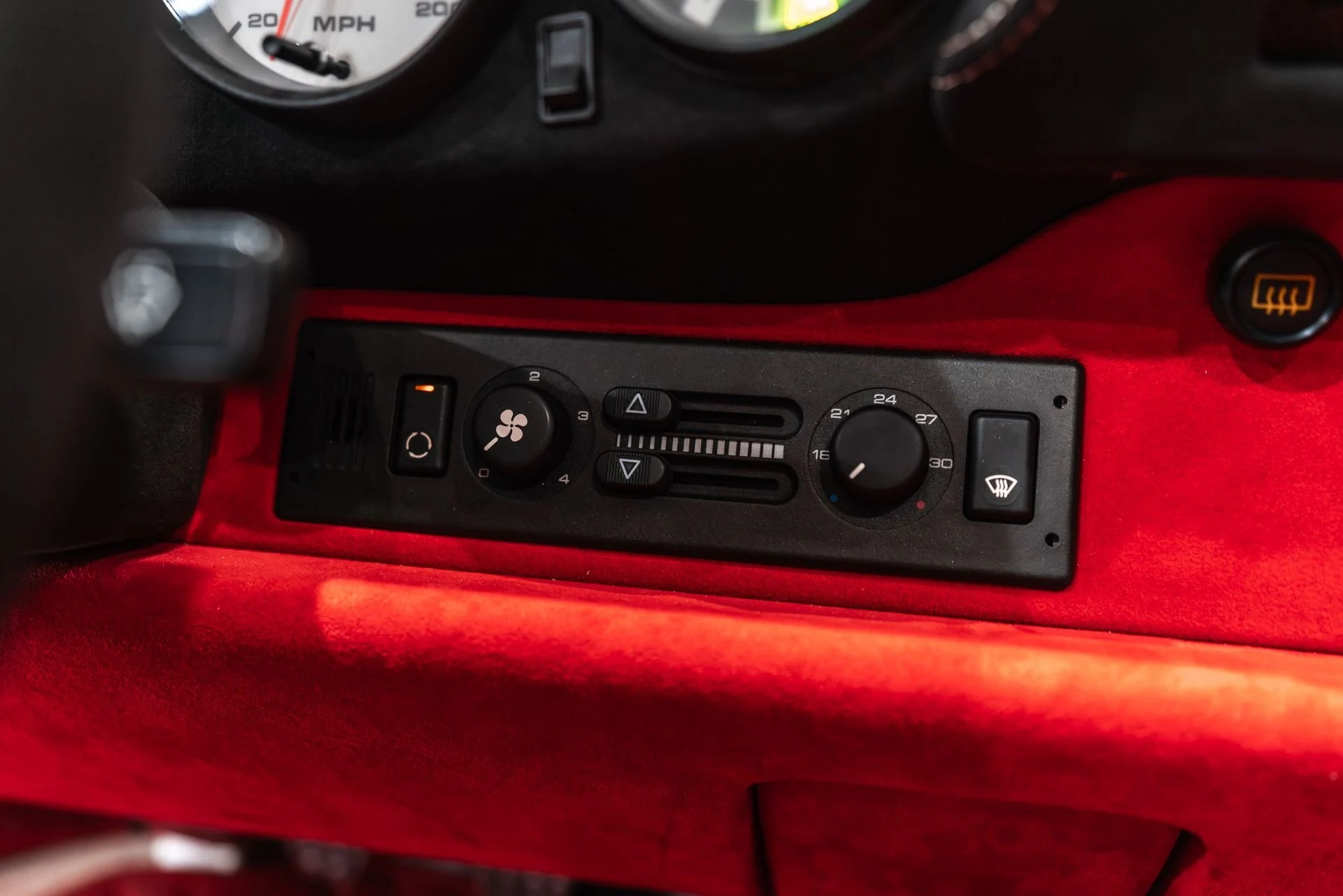 mph015_853222501_12739_p16_l_31c5410f4e