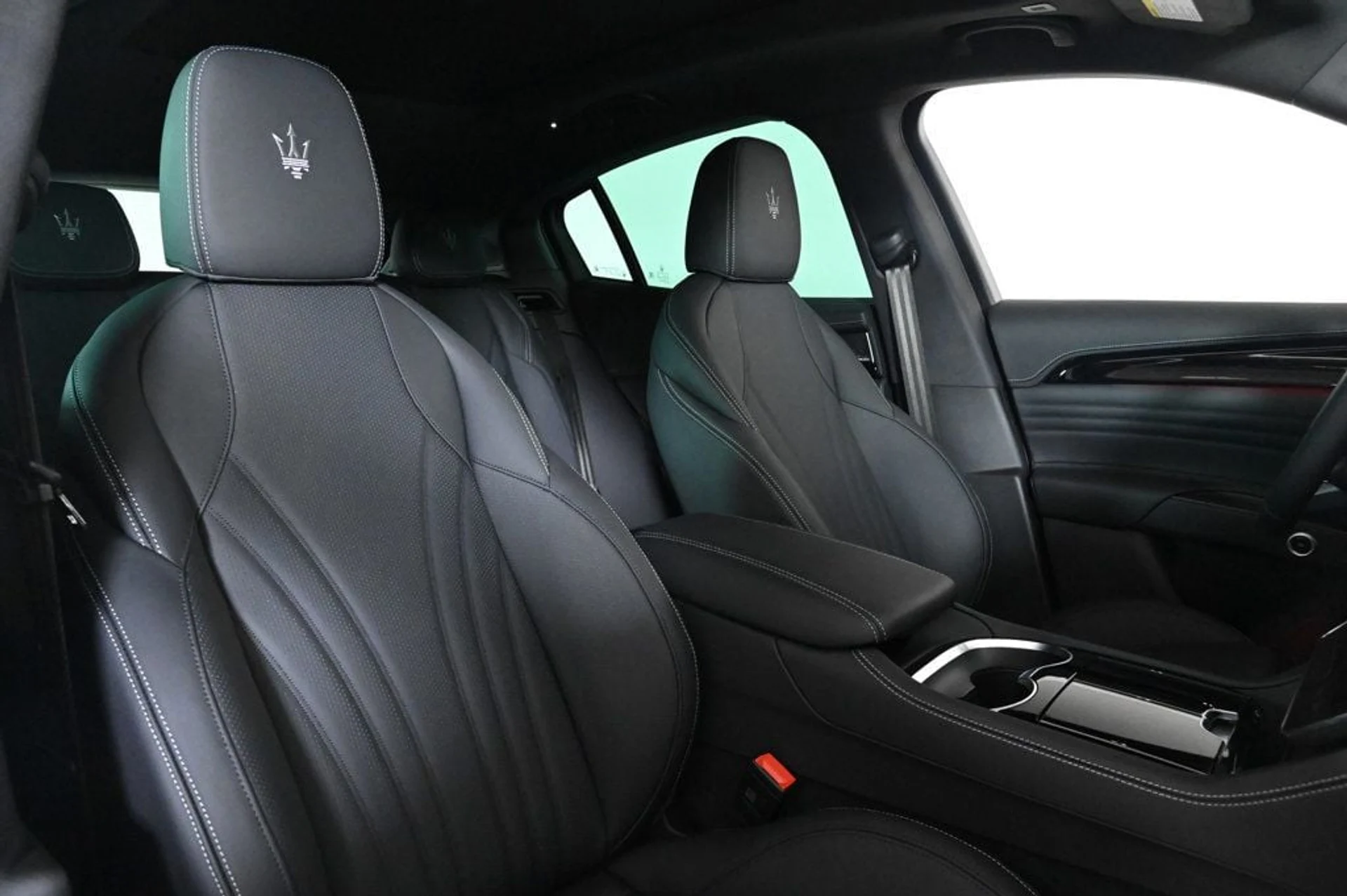 mph015_855529602_new_2025_maserati_grecale_modenaawd_11350_22882944_15_1024_abbd3e808b