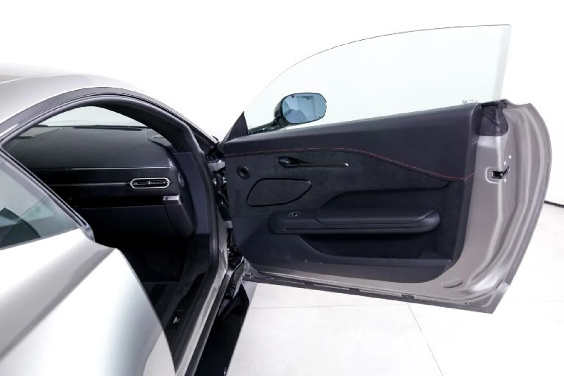 mph015_861077233_Used_2025_Aston_Martin_Vantage_857188c8f2