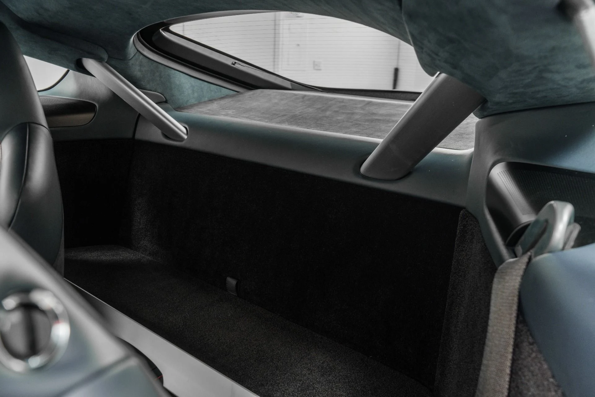 mph015_862319720_Used_2017_Aston_Martin_Vantage_V12_S_7_Speed_Manual_Highly_Unusual_Spec_Gorgeous_1772489641_b4c624cb01