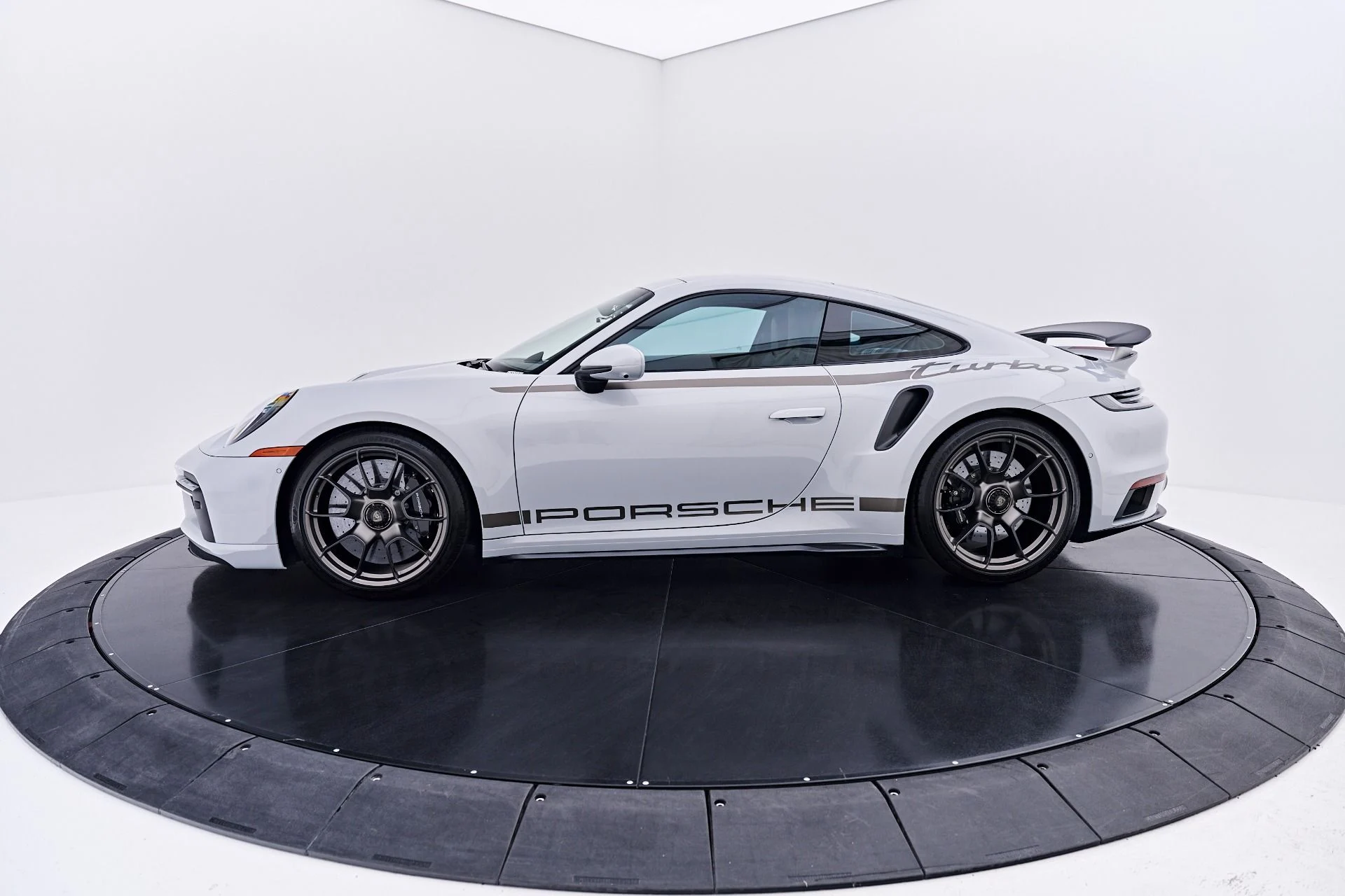 mph015_862559500_Used_2025_Porsche_911_Turbo_S_1784161191_c1114b8a5a