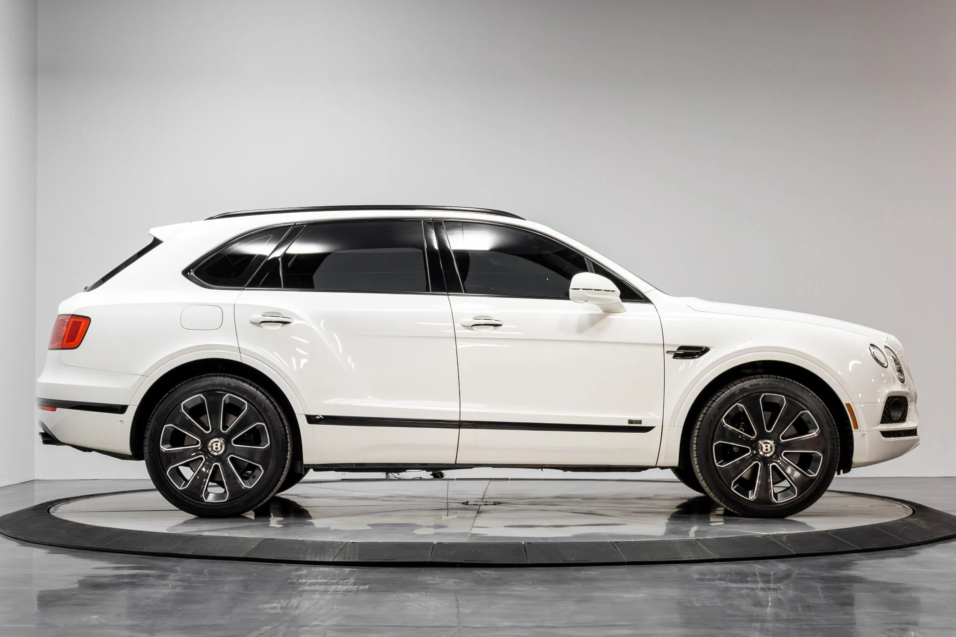 mph015_863791757_Used_2020_Bentley_Bentayga_V8_1770245140_c2bce21f99