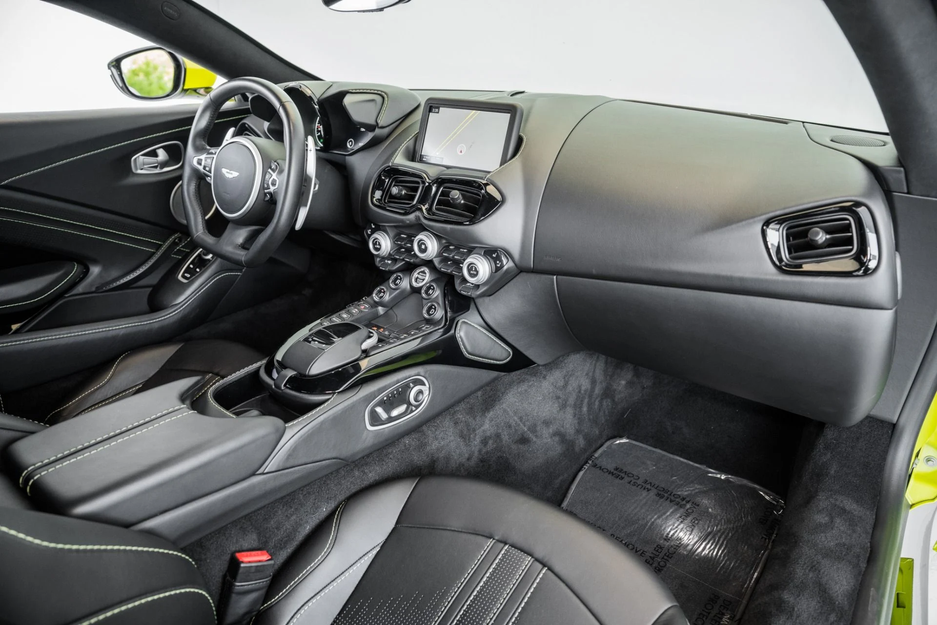 mph015_87046768_Used_2020_Aston_Martin_Vantage_V8_Coupe_1690551431_870c112640