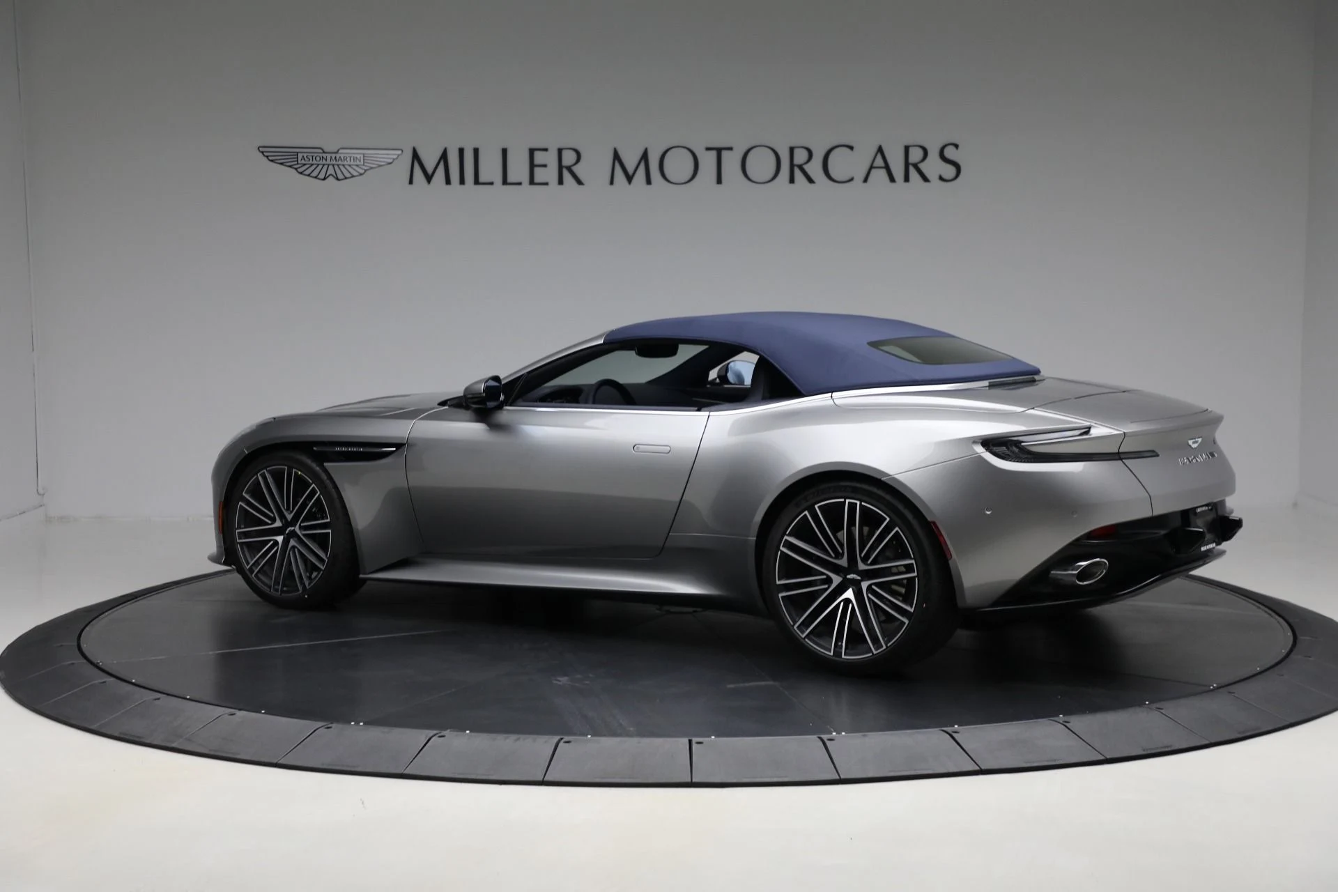 mph015_871195673_New_2025_Aston_Martin_DB_12_Volante_dfee70c670