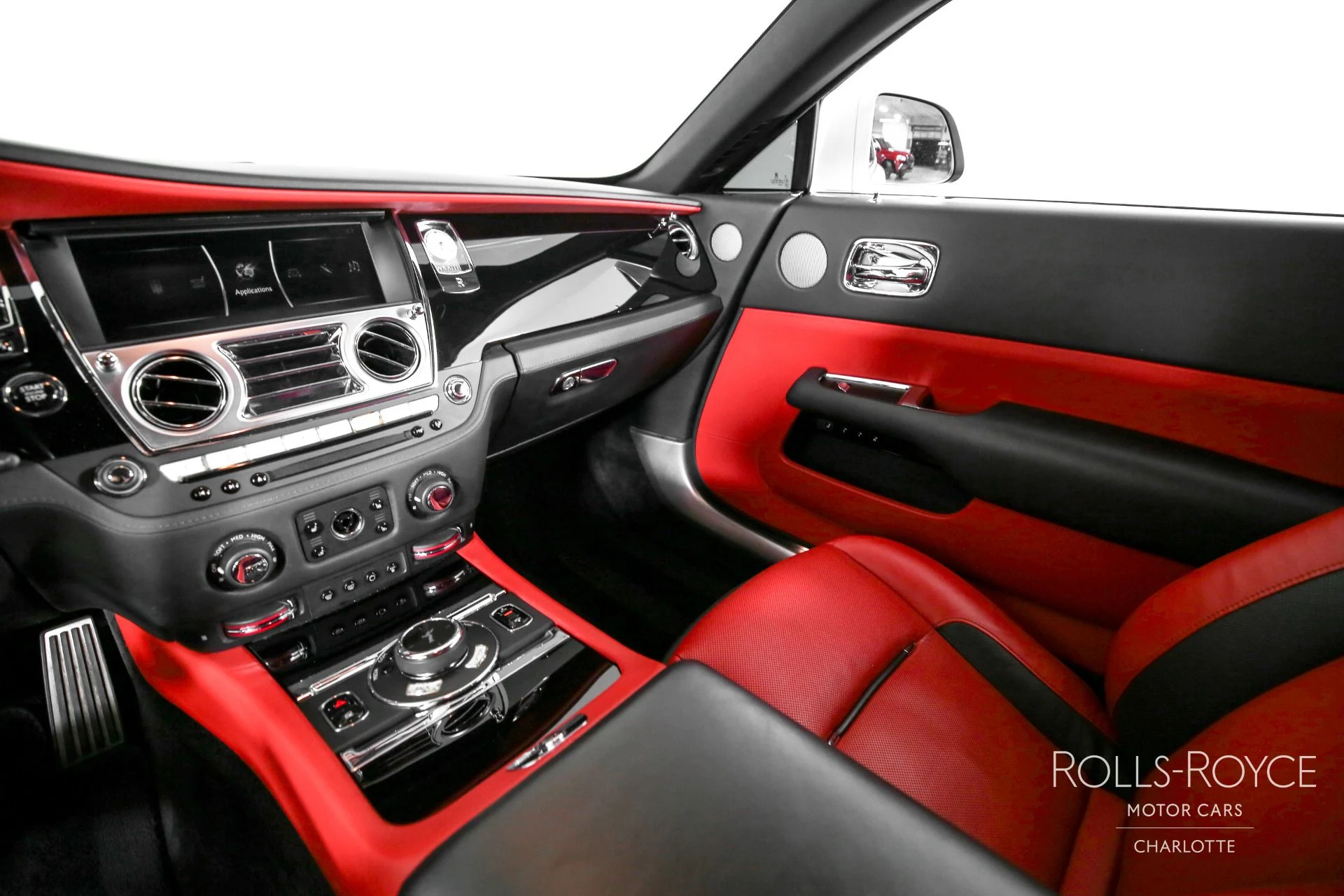 mph015_8788170_Used_2019_Rolls_Royce_Wraith_1701539384_dd7415ab8e