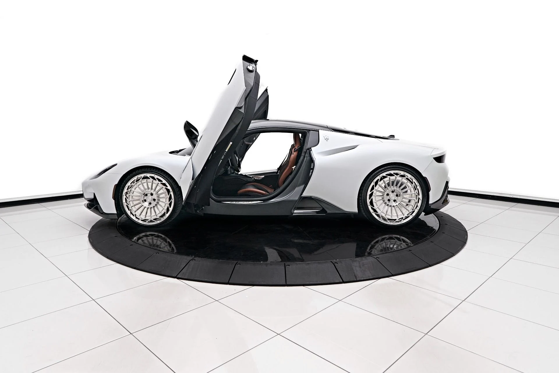 mph015_894185902_Used_2023_Maserati_MC_20_Base_1721243405_e505441f7a