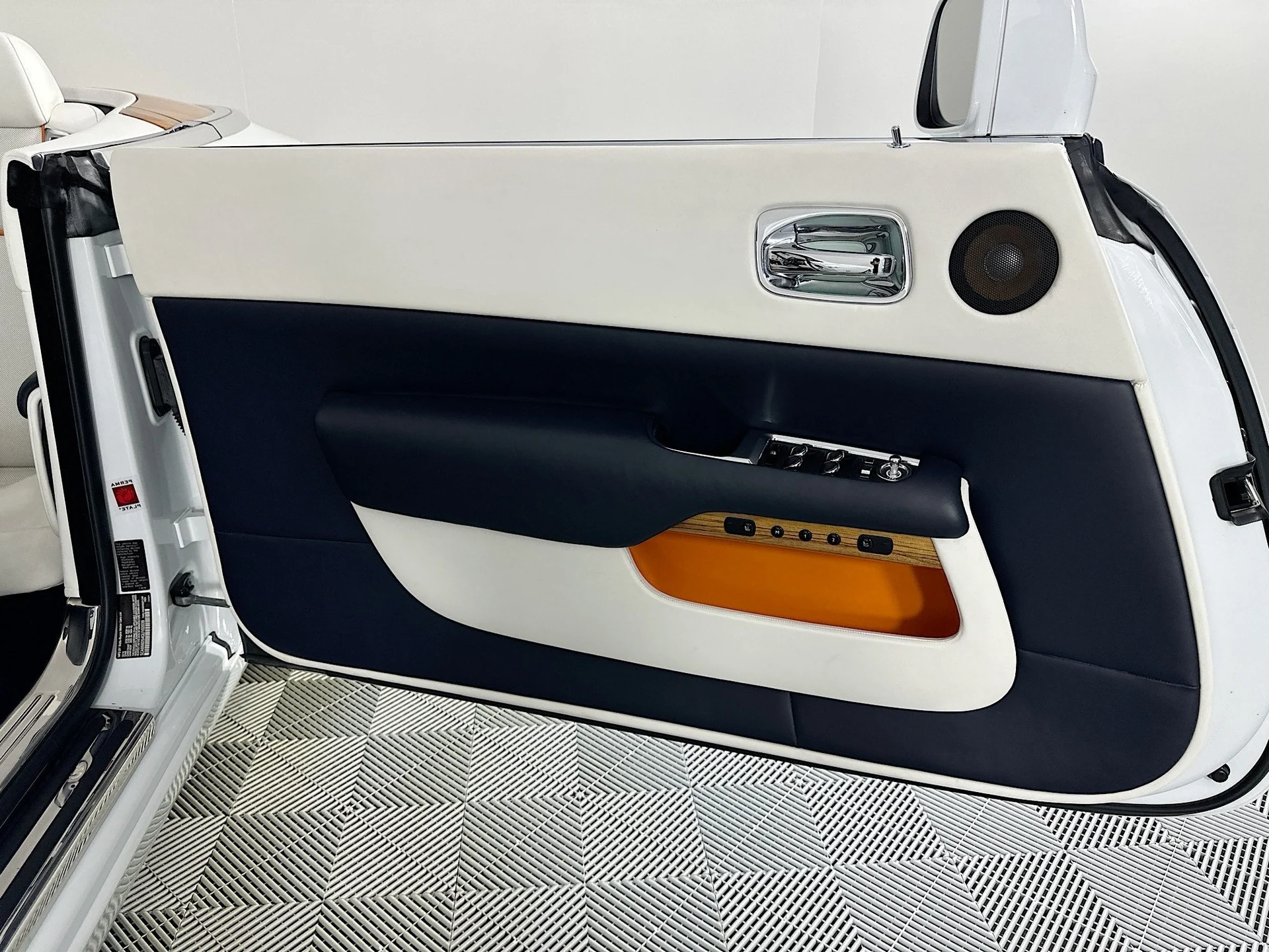 mph015_900524337_16_7a0132af7a