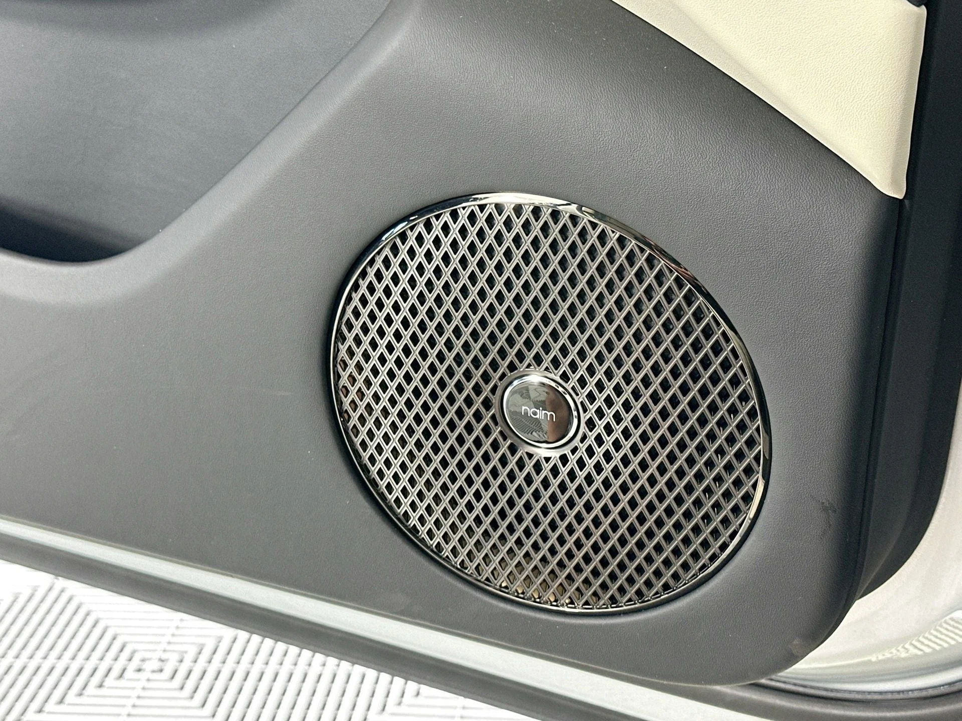 mph015_908696497_16_431003c237