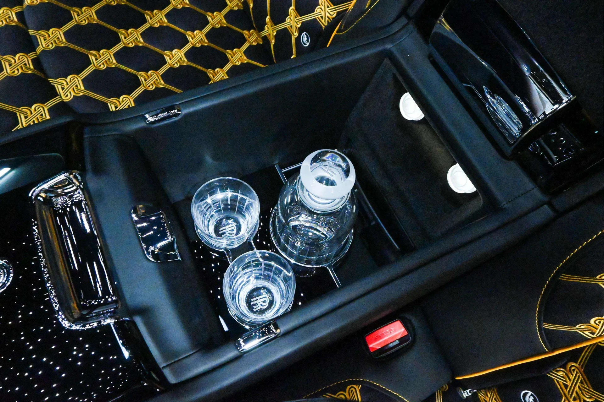mph015_909851307_52f59492_bb9c_4c7a_956d_6da08dde8fe3_202520_Rolls_Royce20_Cullinan20282502729_14_85dadd8411