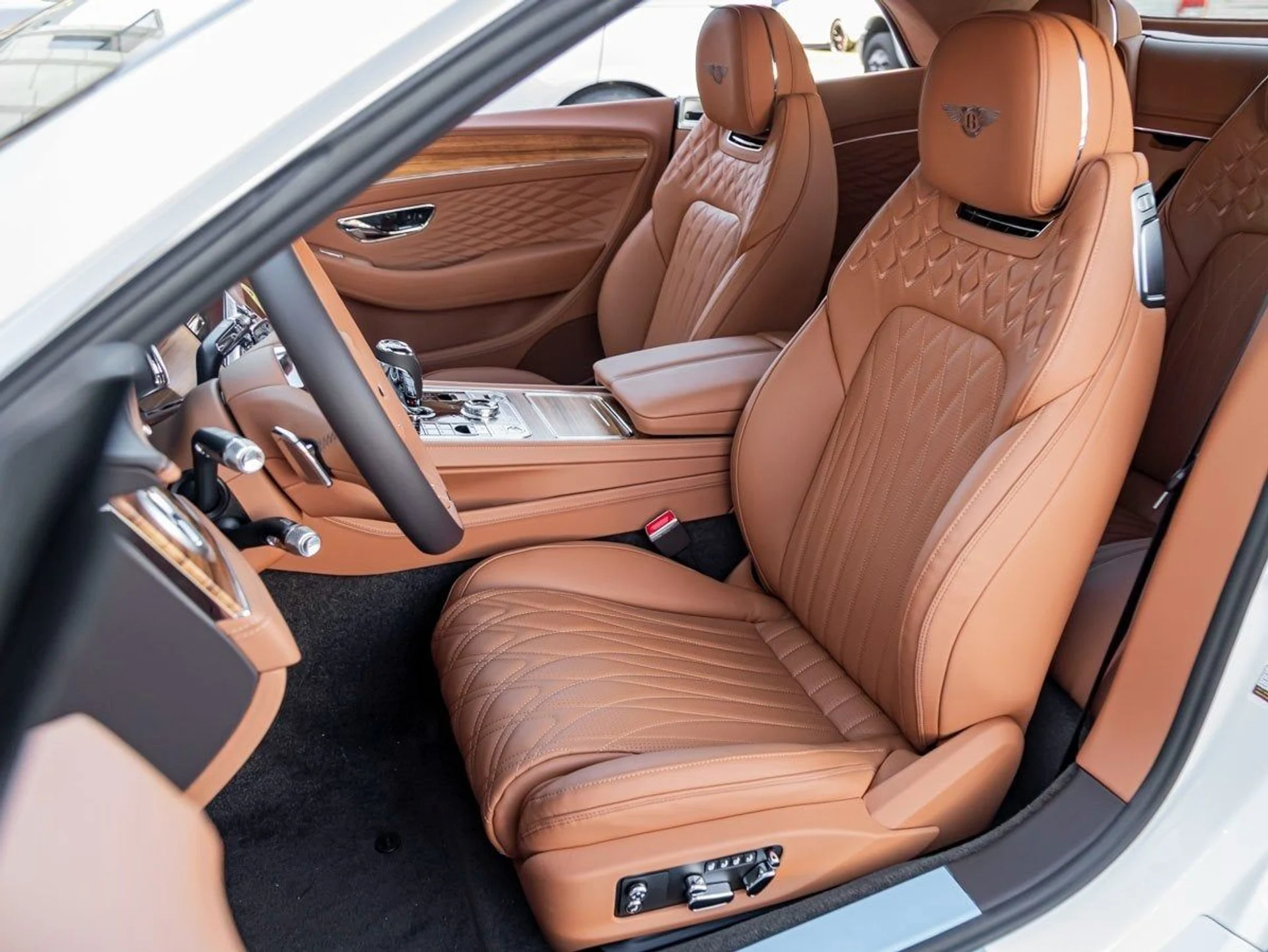 mph015_909864457_16_b2a2a9d740