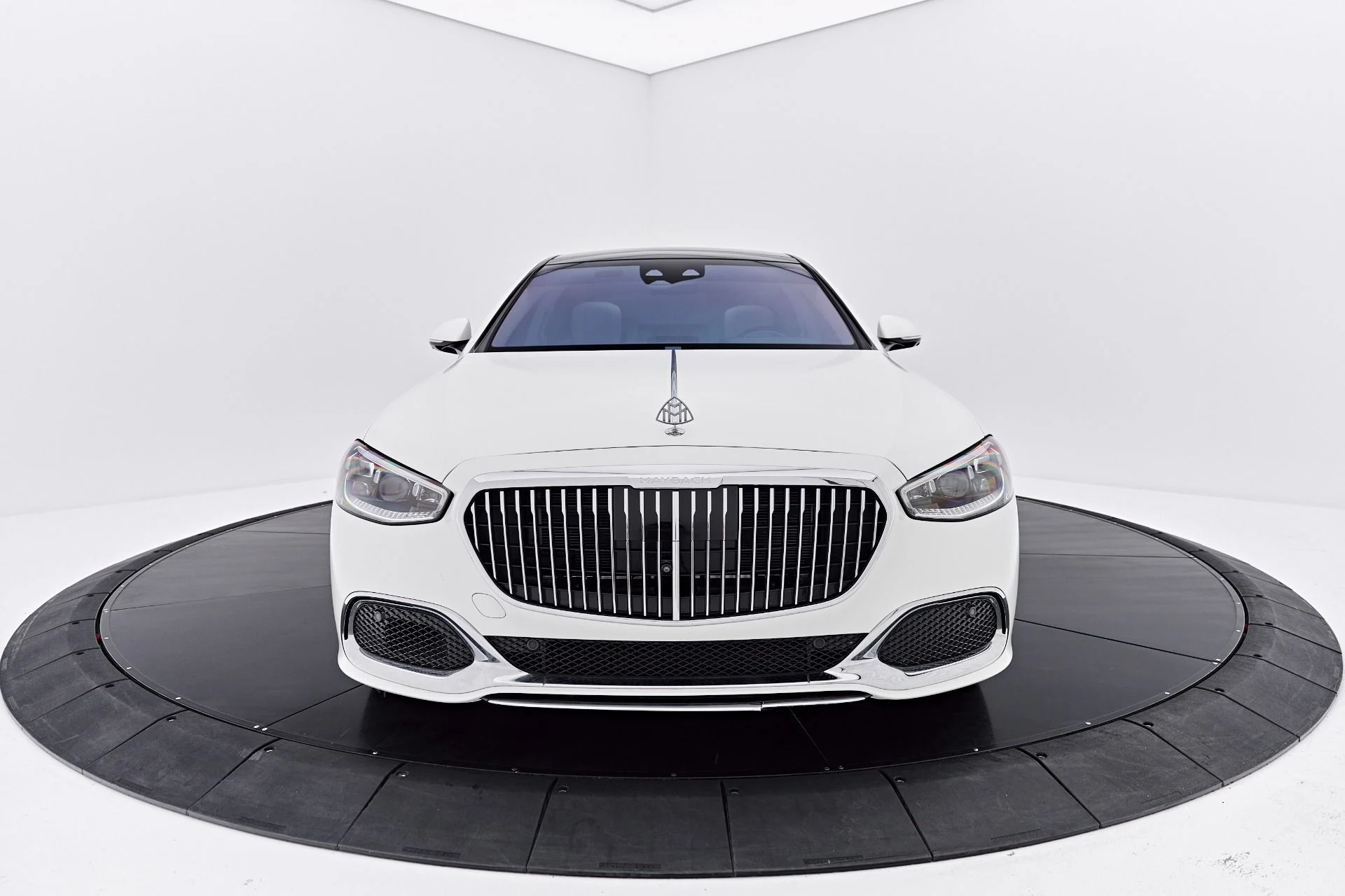 mph015_910767977_Used_2022_Mercedes_Benz_S_Class_Maybach_S_580_1788213235_66ed99e37b