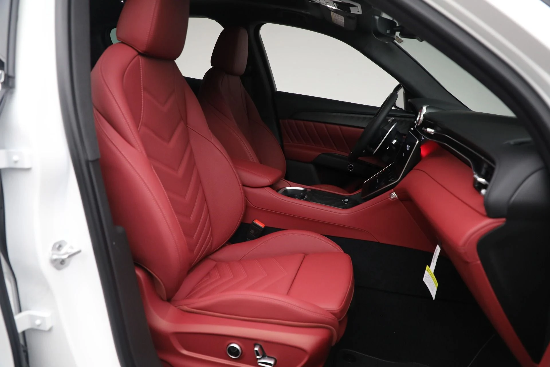 mph015_919797512_New_2025_Maserati_Grecale_92ee68bea3