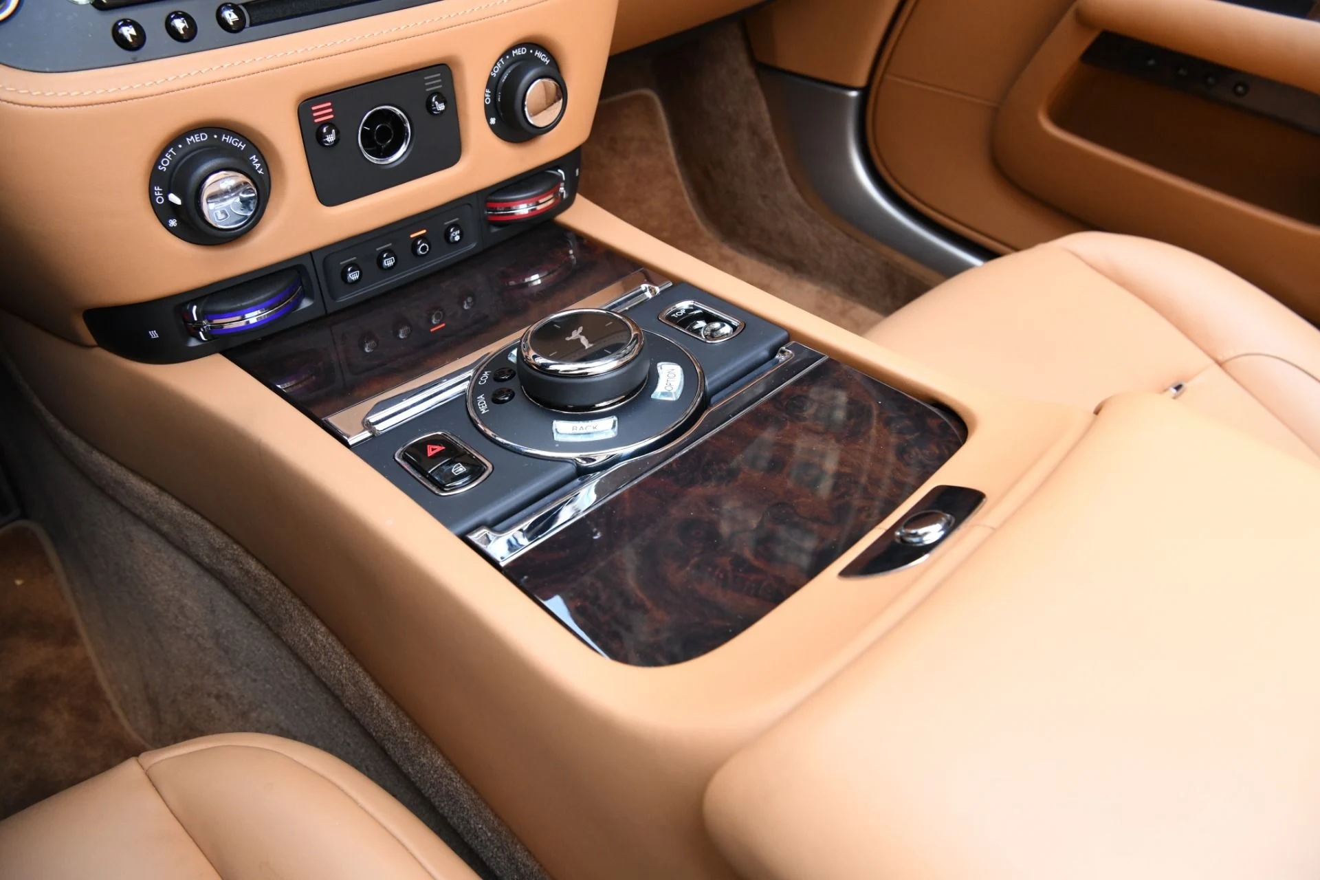 mph015_922246104_11935_p17_l_23119226f6