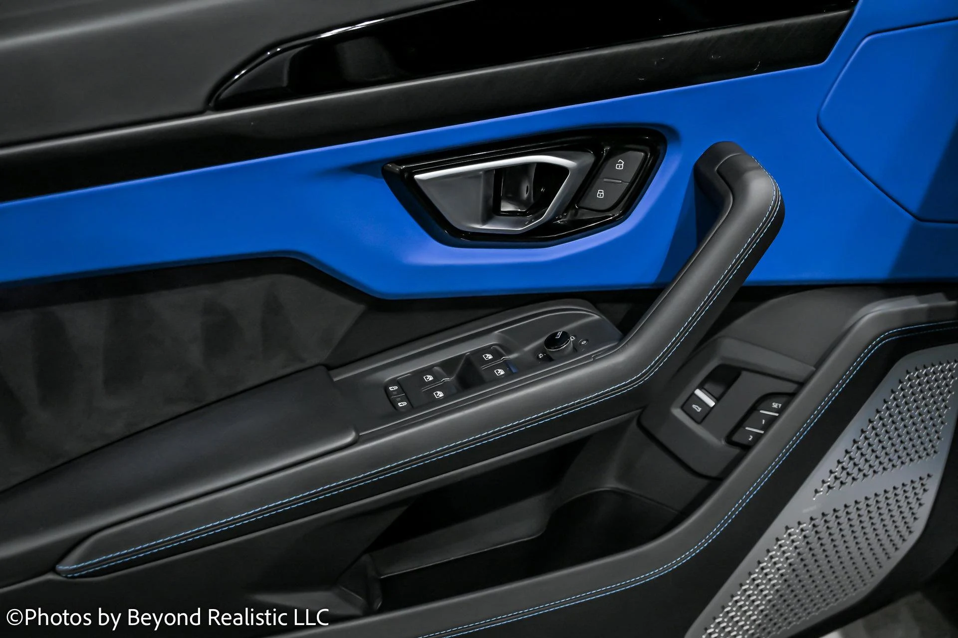 mph015_92861693_Used_2023_Lamborghini_Urus_S_1766137473_e089f21dca