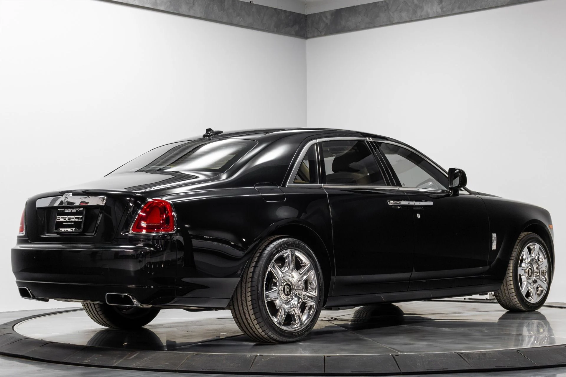 mph015_933268961_Used_2011_Rolls_Royce_Ghost_1771348774_974beb16d5