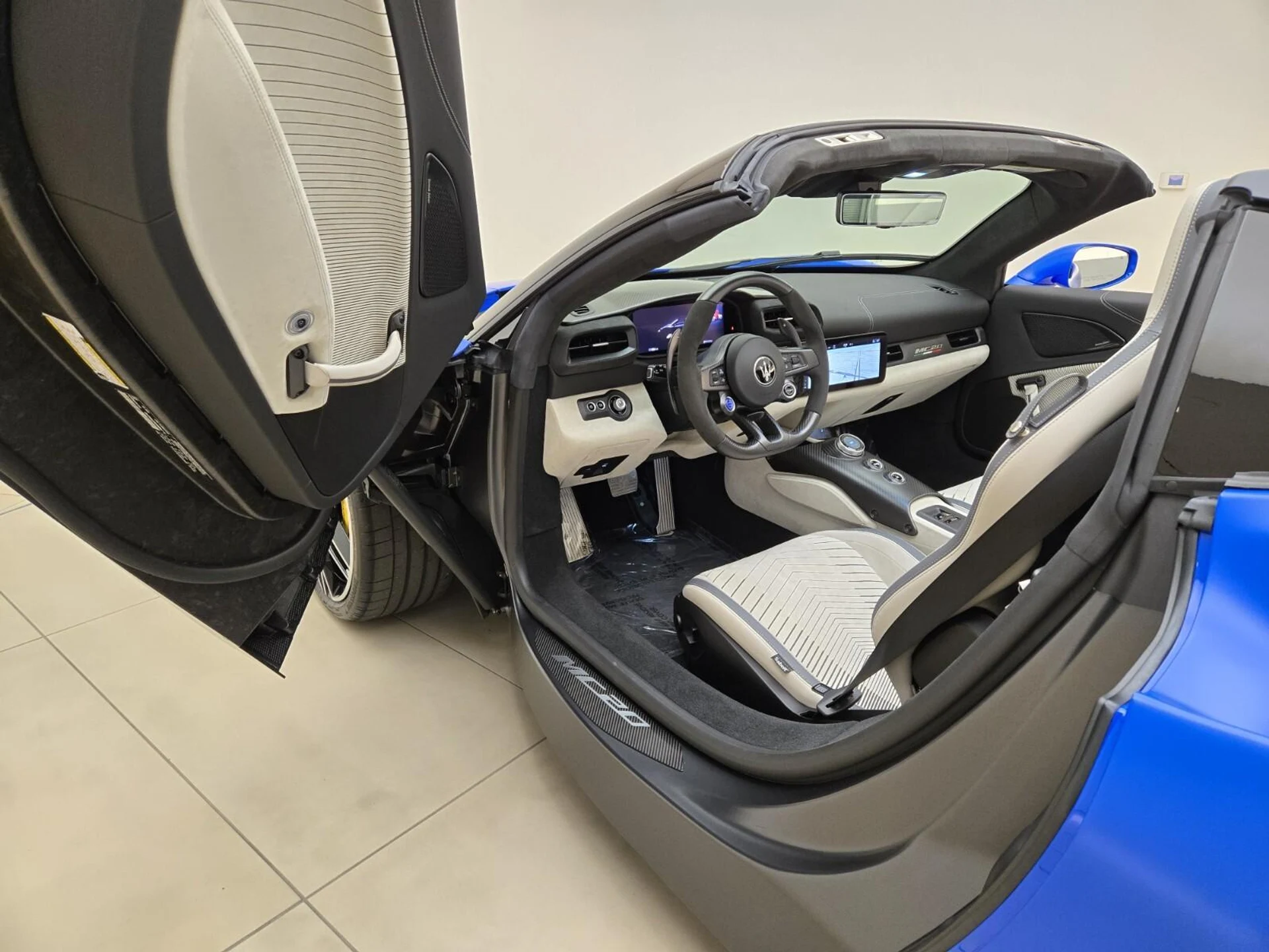 mph015_938160718_Used_2023_Maserati_MC_20_1765004036_8b41e0ac15