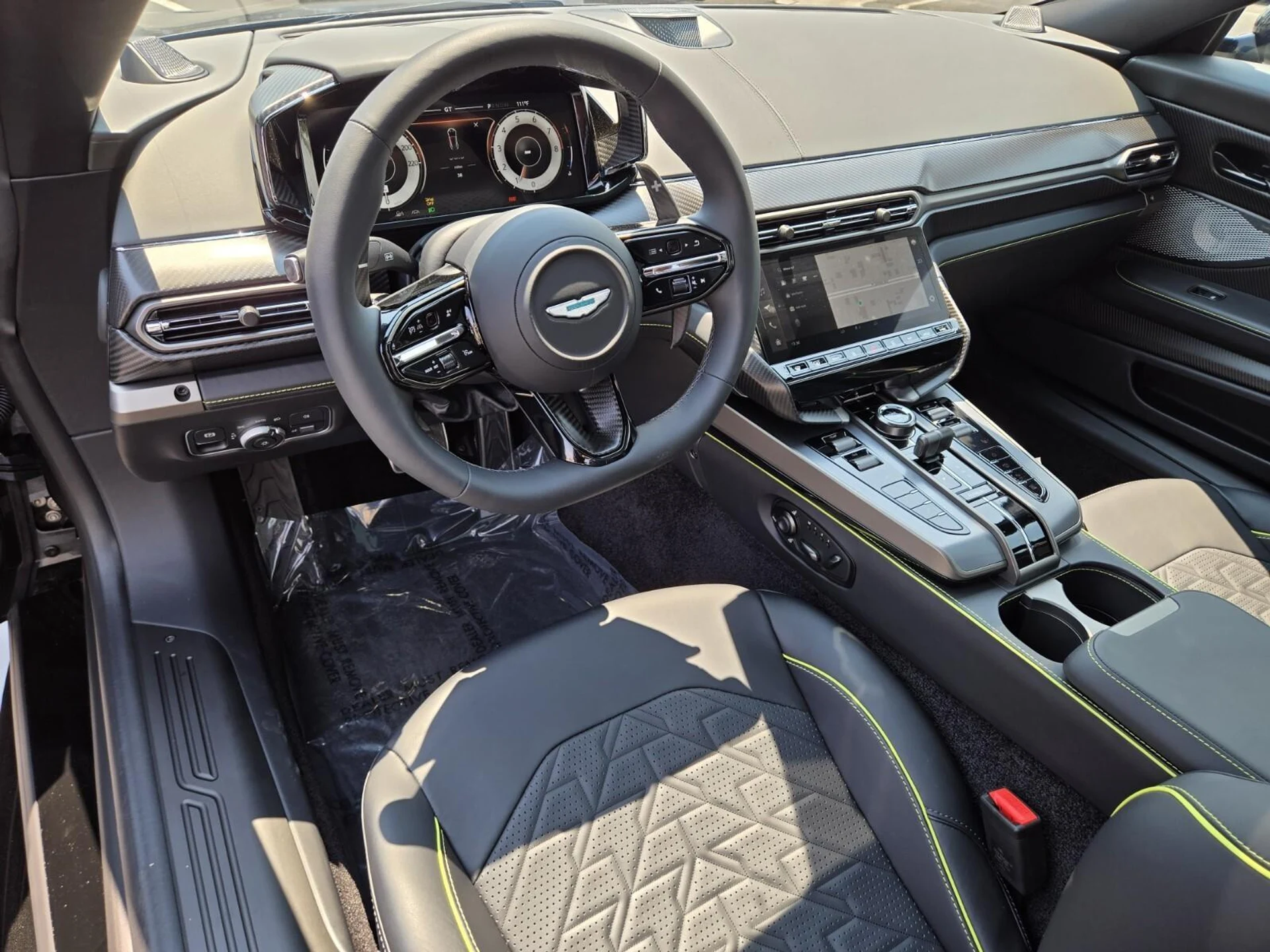 mph015_940003822_New_2025_Aston_Martin_Vanquish_V12_1754459278_dded179580