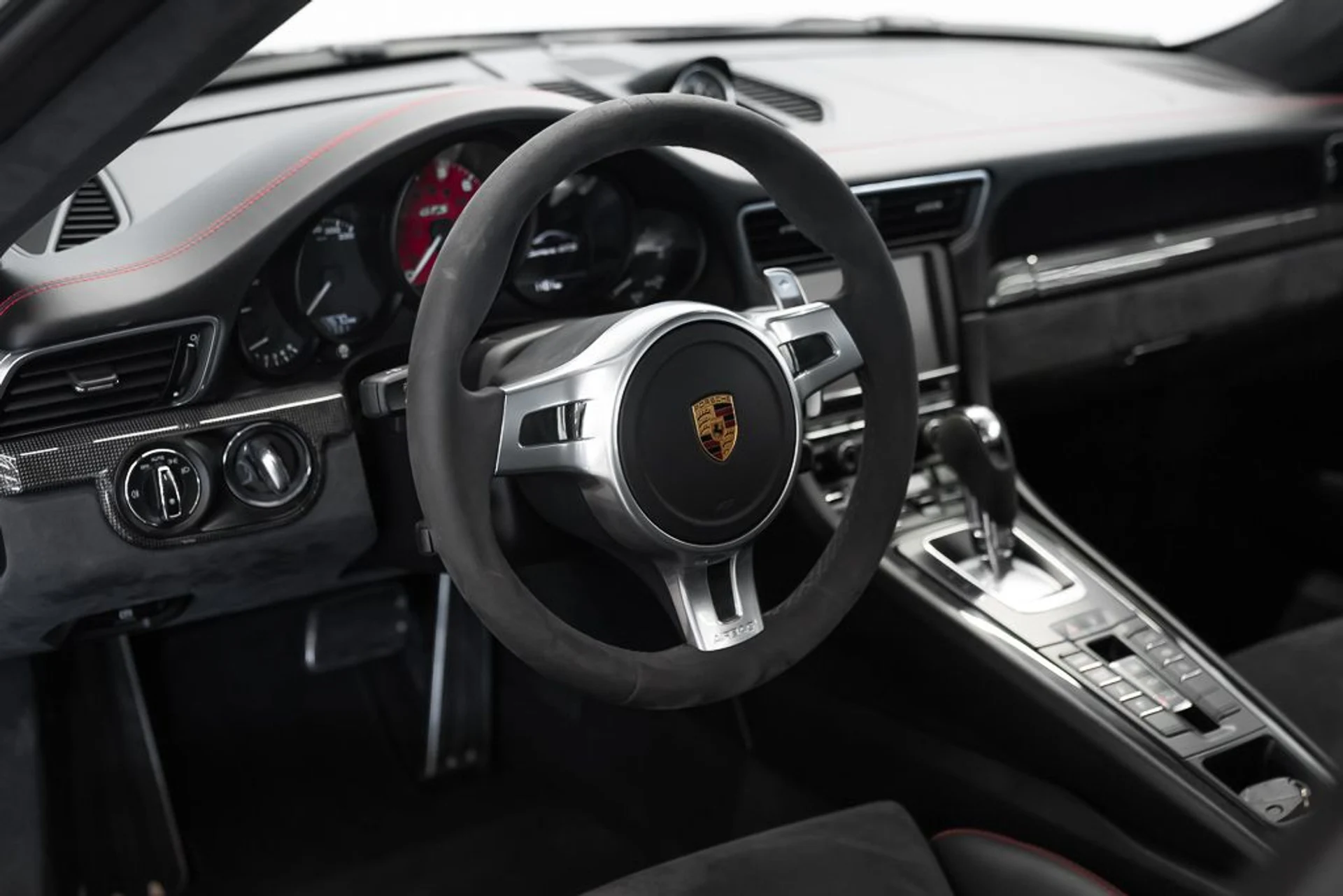 mph015_944868523_porsche_911_carrera_2016_jpg_v_1762784075_c295520091