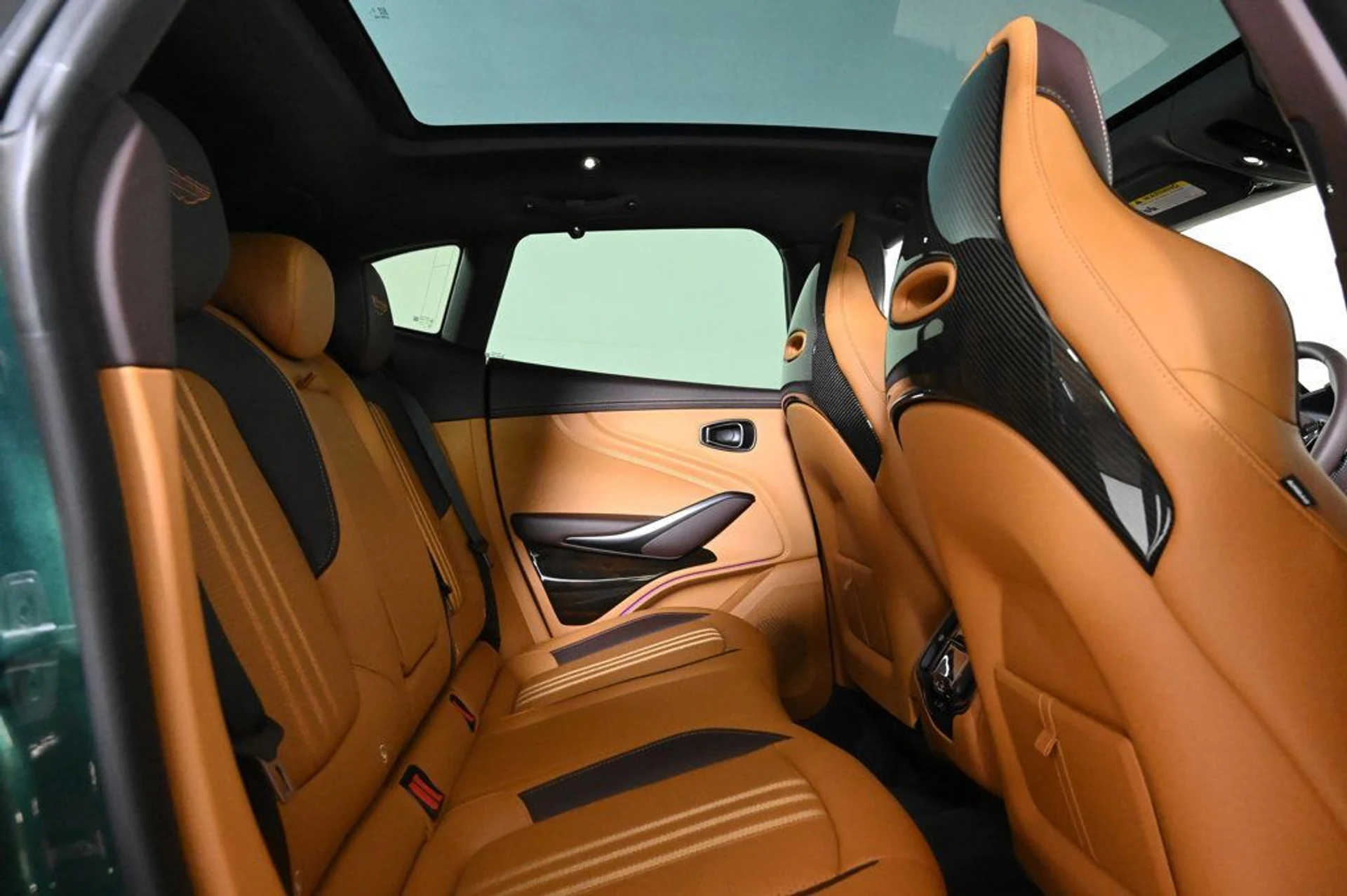 mph015_951753446_new_2026_aston_martin_dbx_707awd_11350_22961642_16_1024_19adeba51c